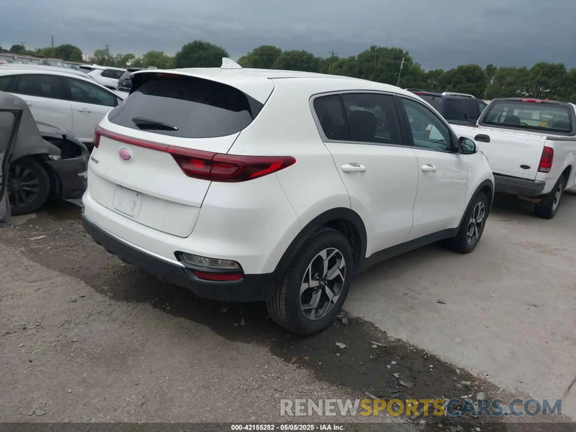 4 Photograph of a damaged car KNDPM3AC3N7005592 KIA SPORTAGE 2022