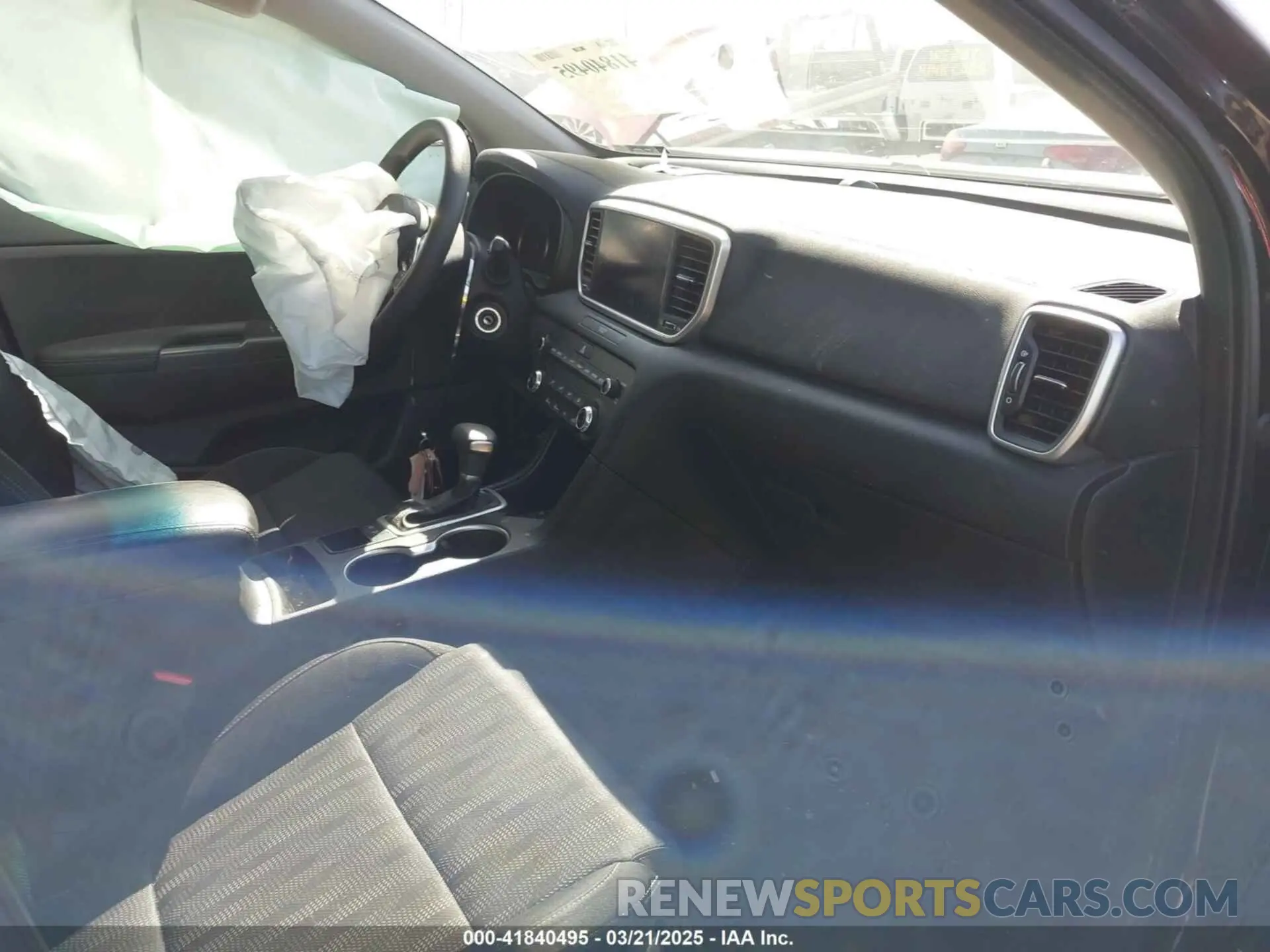 5 Photograph of a damaged car KNDPM3AC5N7003956 KIA SPORTAGE 2022