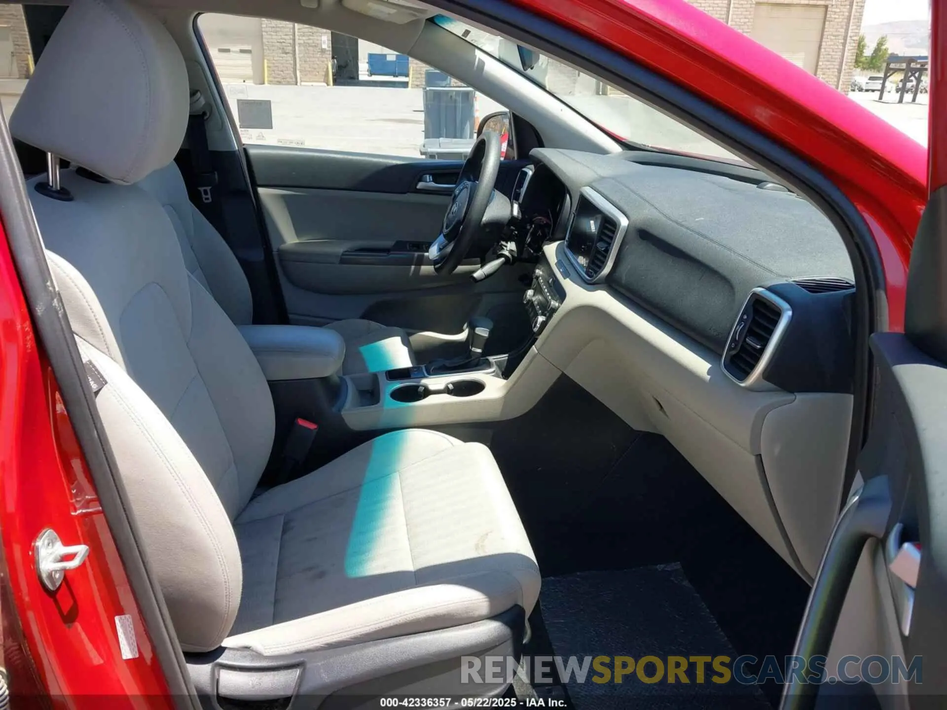 5 Photograph of a damaged car KNDPM3AC5N7021258 KIA SPORTAGE 2022