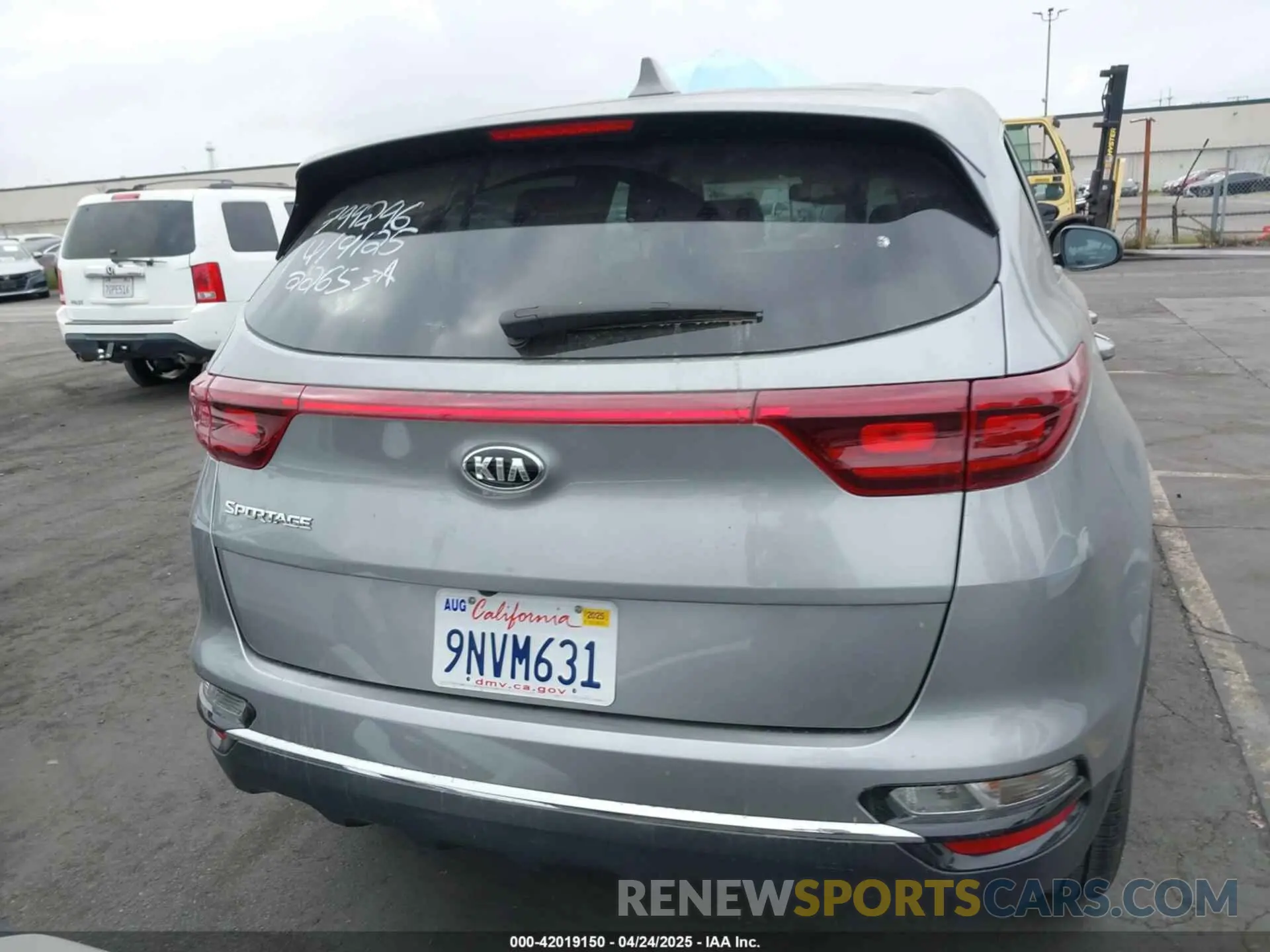 17 Photograph of a damaged car KNDPM3AC5N7964945 KIA SPORTAGE 2022
