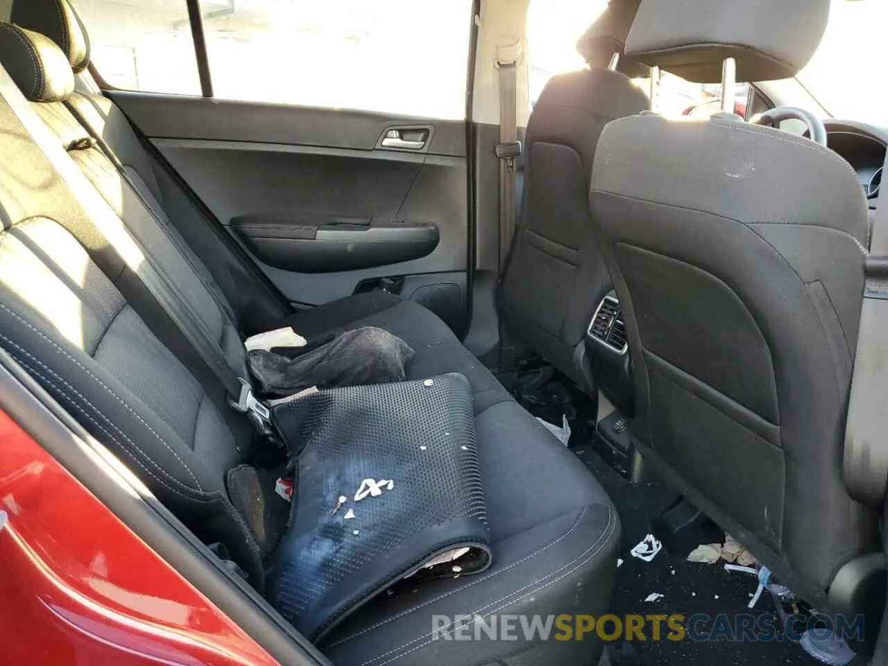 11 Photograph of a damaged car KNDPM3AC6N7003514 KIA SPORTAGE 2022