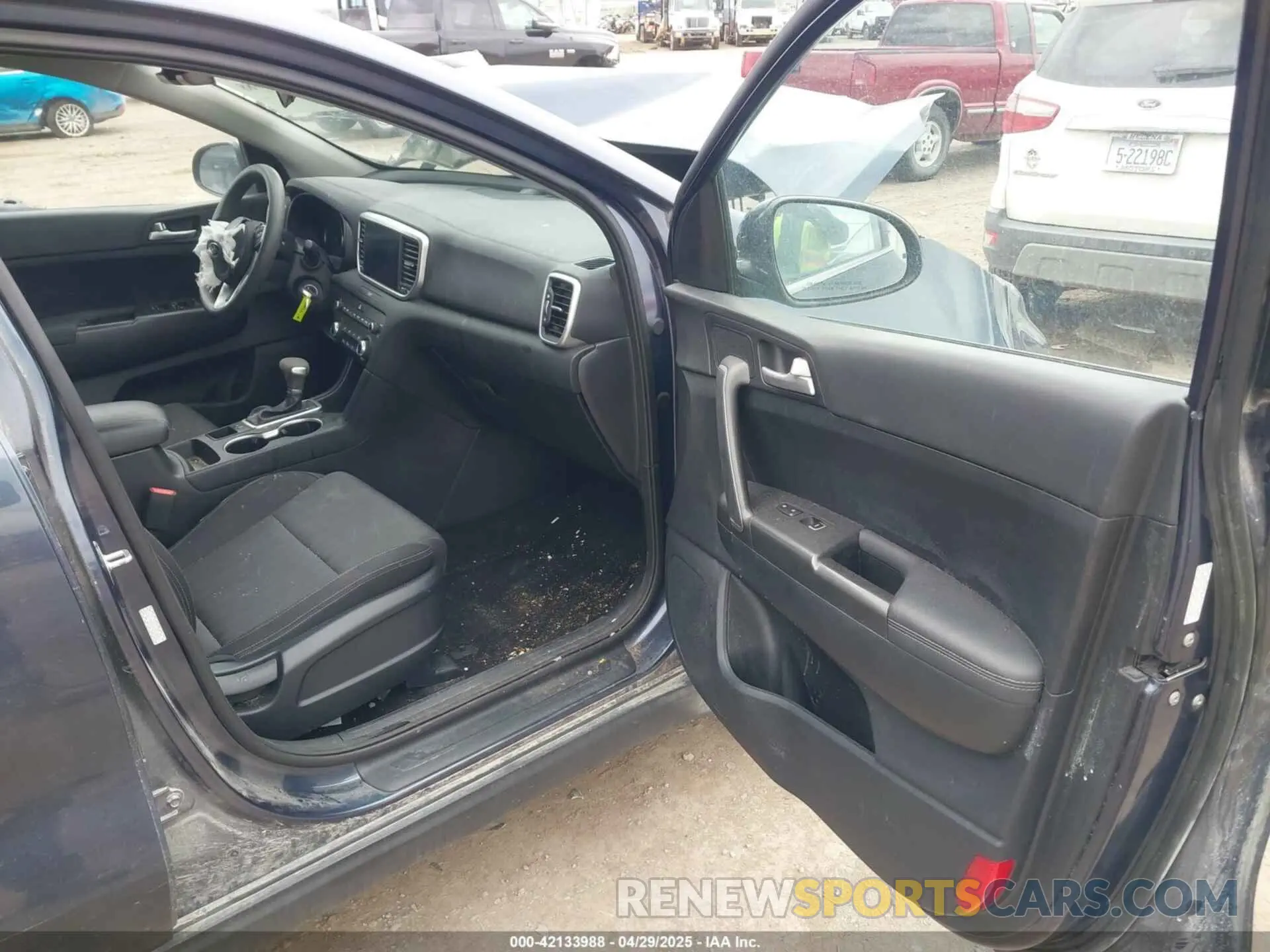 5 Photograph of a damaged car KNDPM3AC6N7018935 KIA SPORTAGE 2022