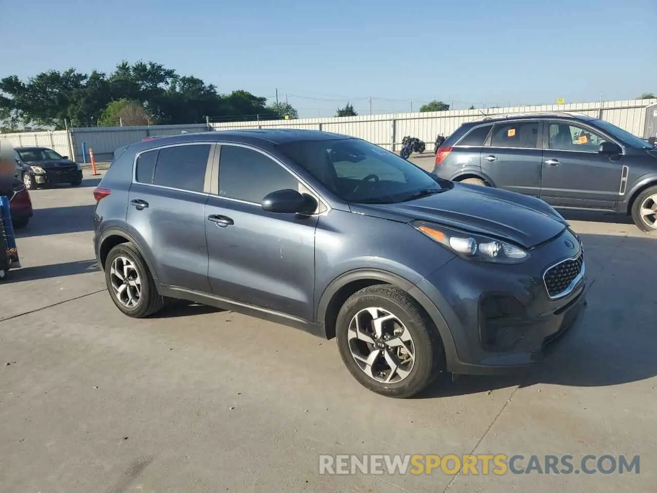 4 Photograph of a damaged car KNDPM3AC7N7024744 KIA SPORTAGE 2022