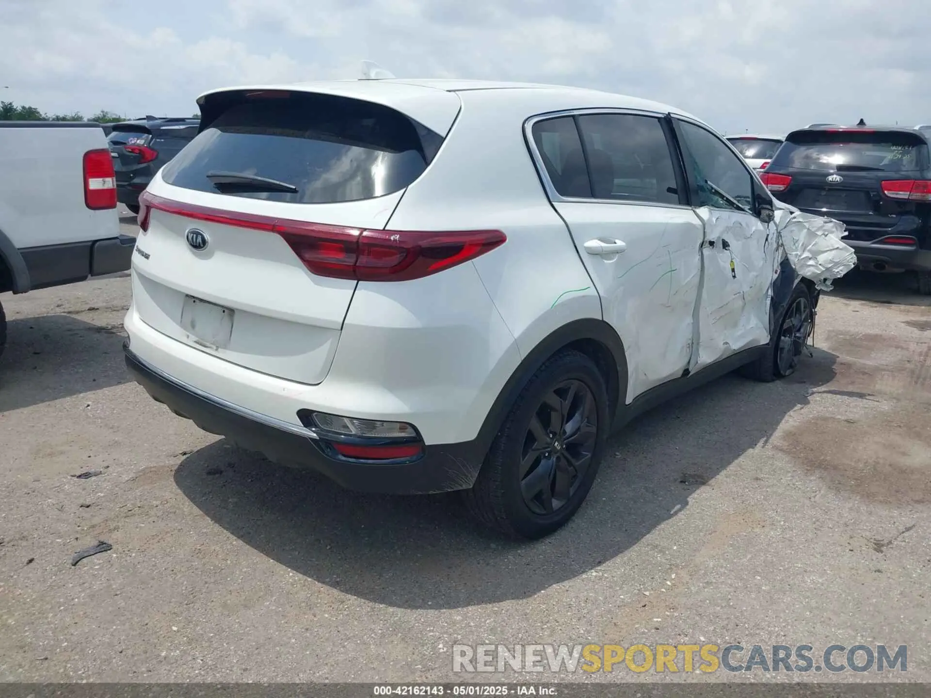 4 Photograph of a damaged car KNDPM3AC7N7956720 KIA SPORTAGE 2022