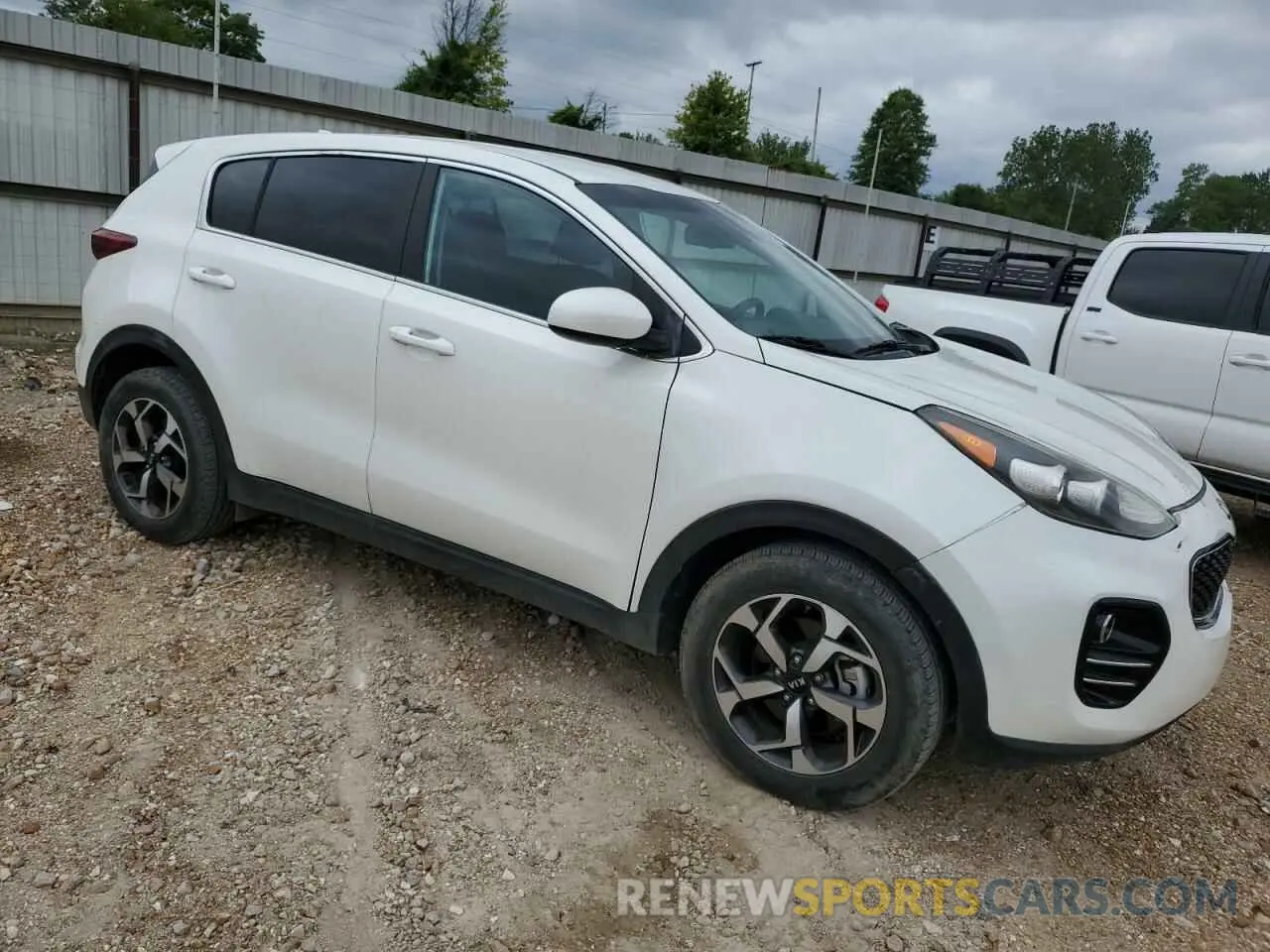 4 Photograph of a damaged car KNDPM3AC7N7960332 KIA SPORTAGE 2022
