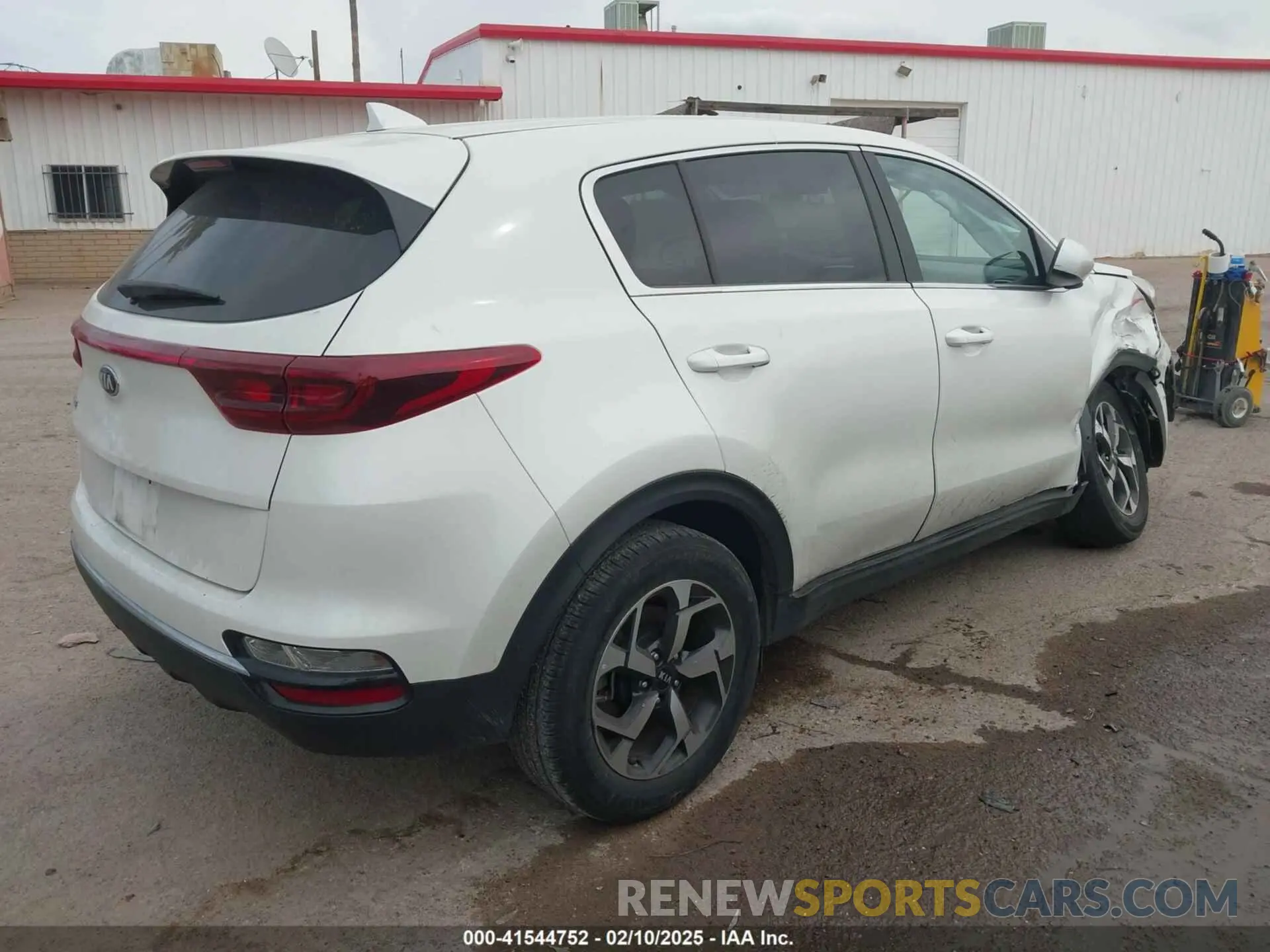 4 Photograph of a damaged car KNDPM3AC8N7000596 KIA SPORTAGE 2022