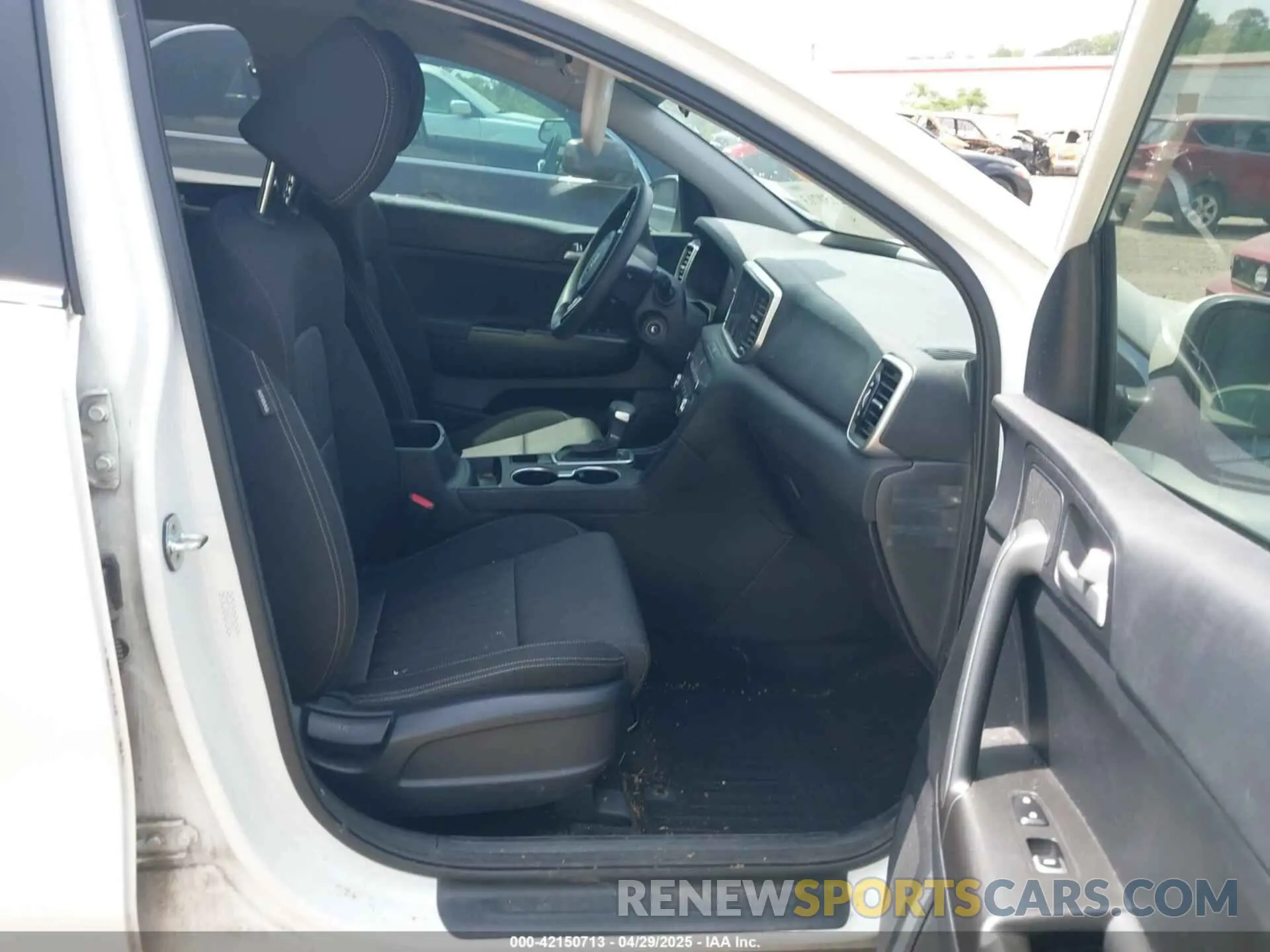 5 Photograph of a damaged car KNDPM3AC8N7995123 KIA SPORTAGE 2022
