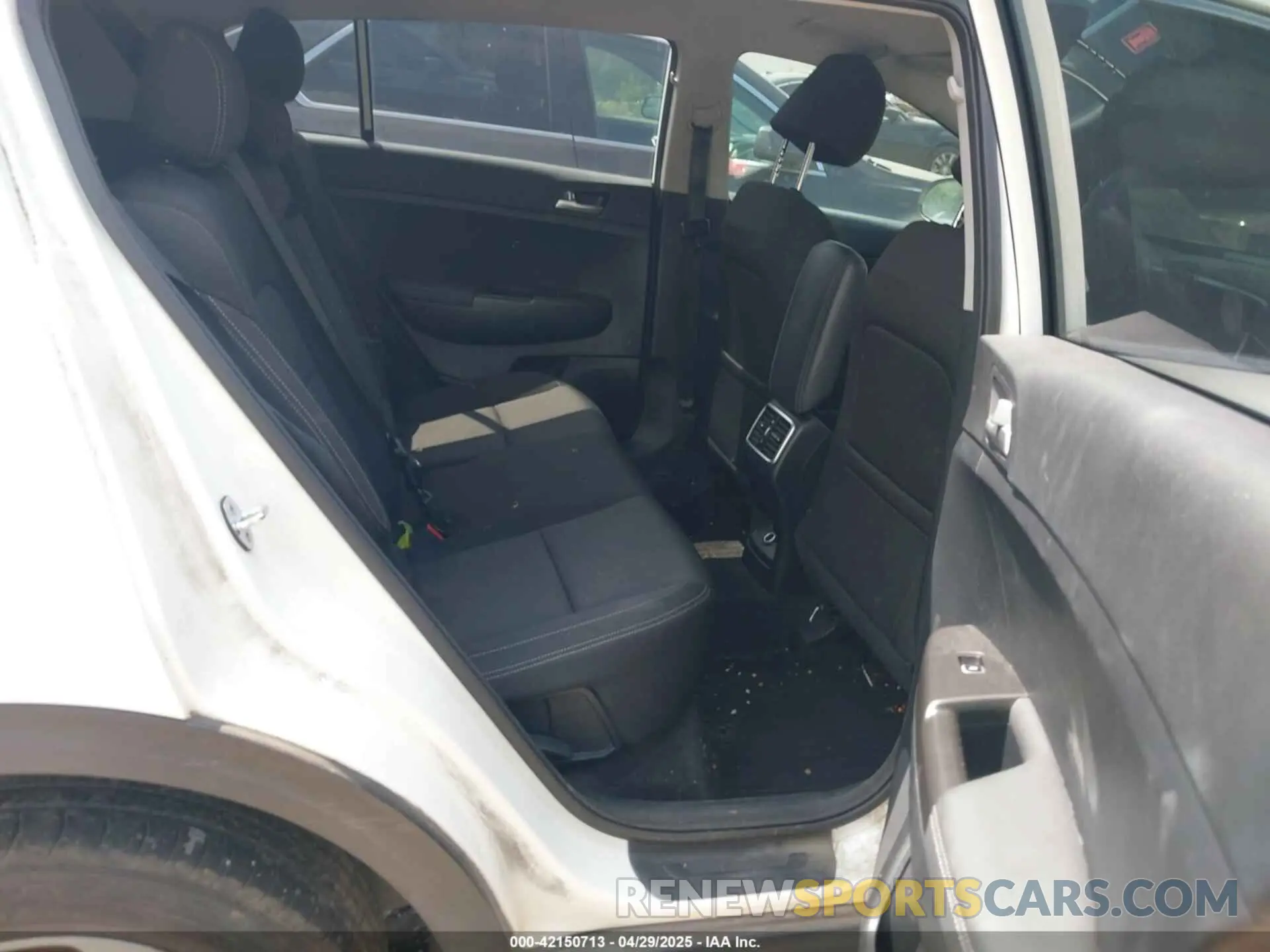 8 Photograph of a damaged car KNDPM3AC8N7995123 KIA SPORTAGE 2022