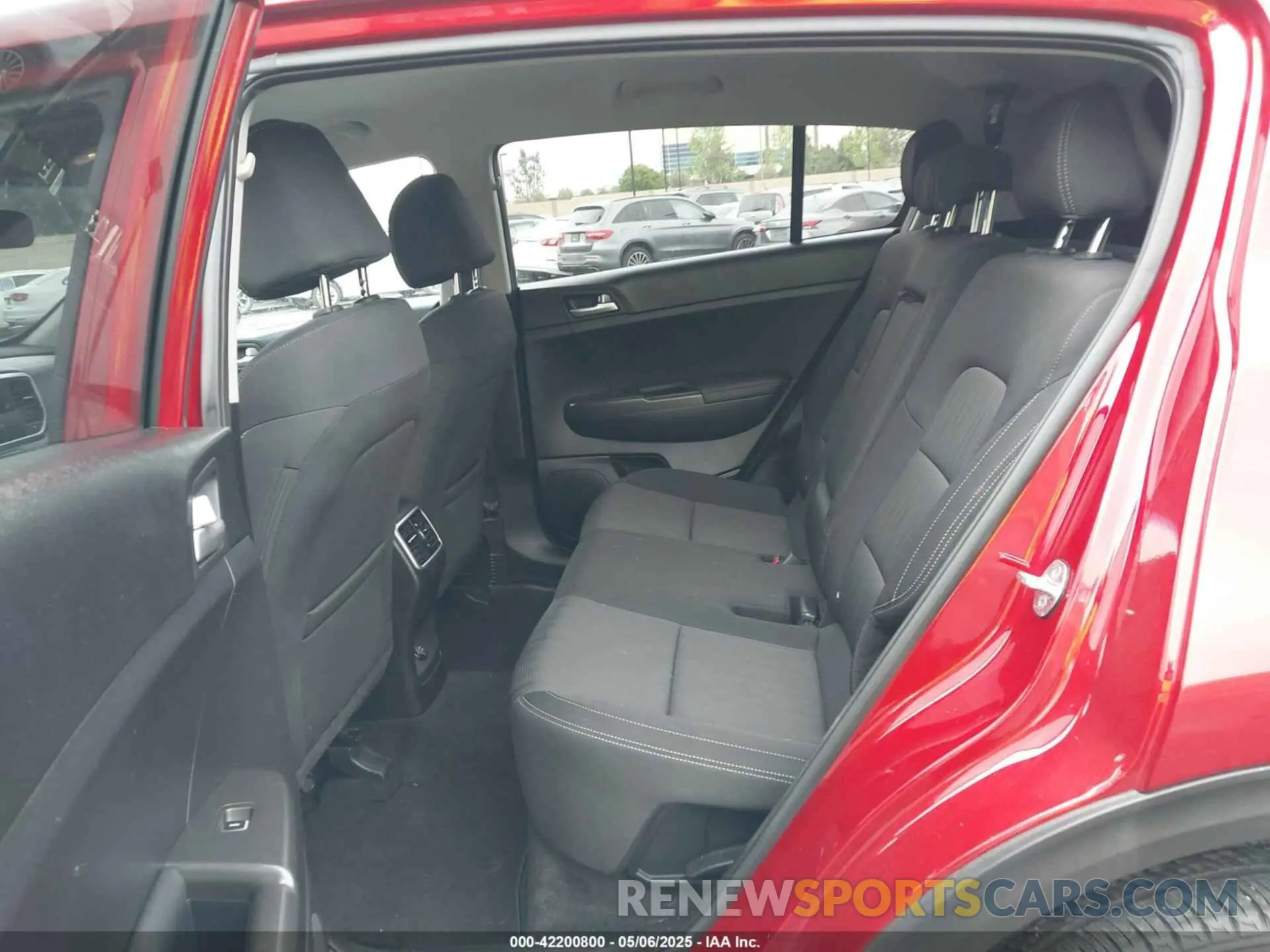 8 Photograph of a damaged car KNDPM3AC9N7952684 KIA SPORTAGE 2022