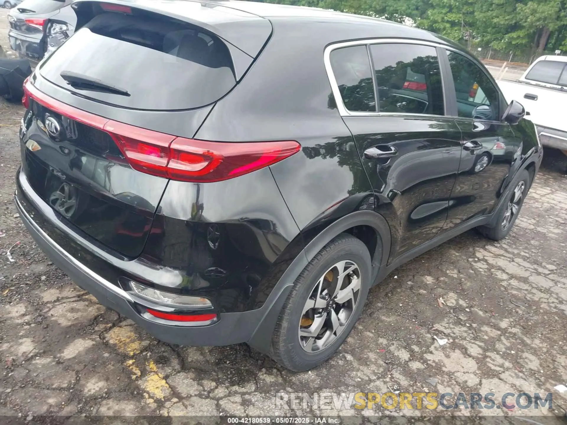 4 Photograph of a damaged car KNDPM3AC9N7967556 KIA SPORTAGE 2022