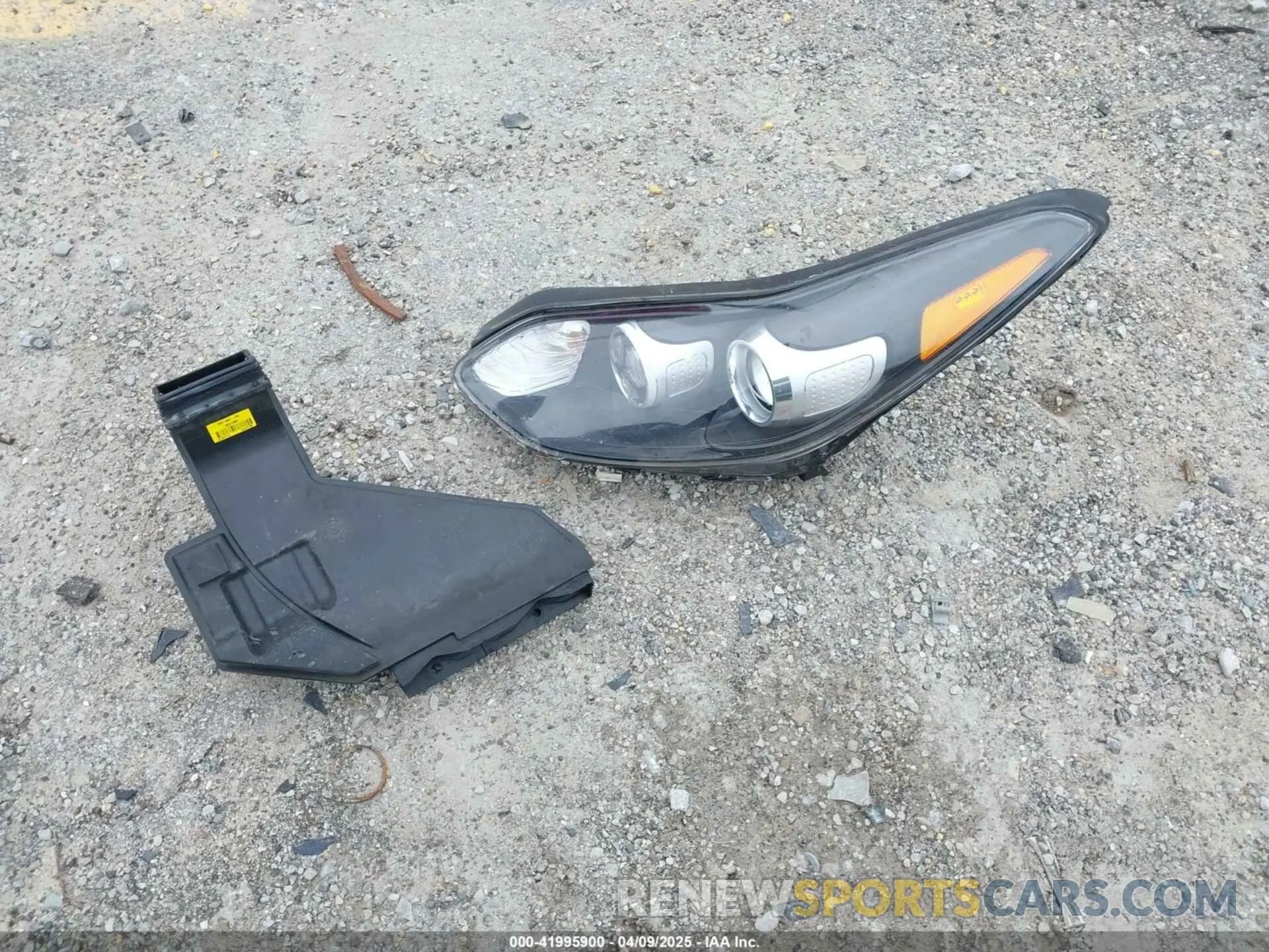 12 Photograph of a damaged car KNDPM3ACXN7001572 KIA SPORTAGE 2022