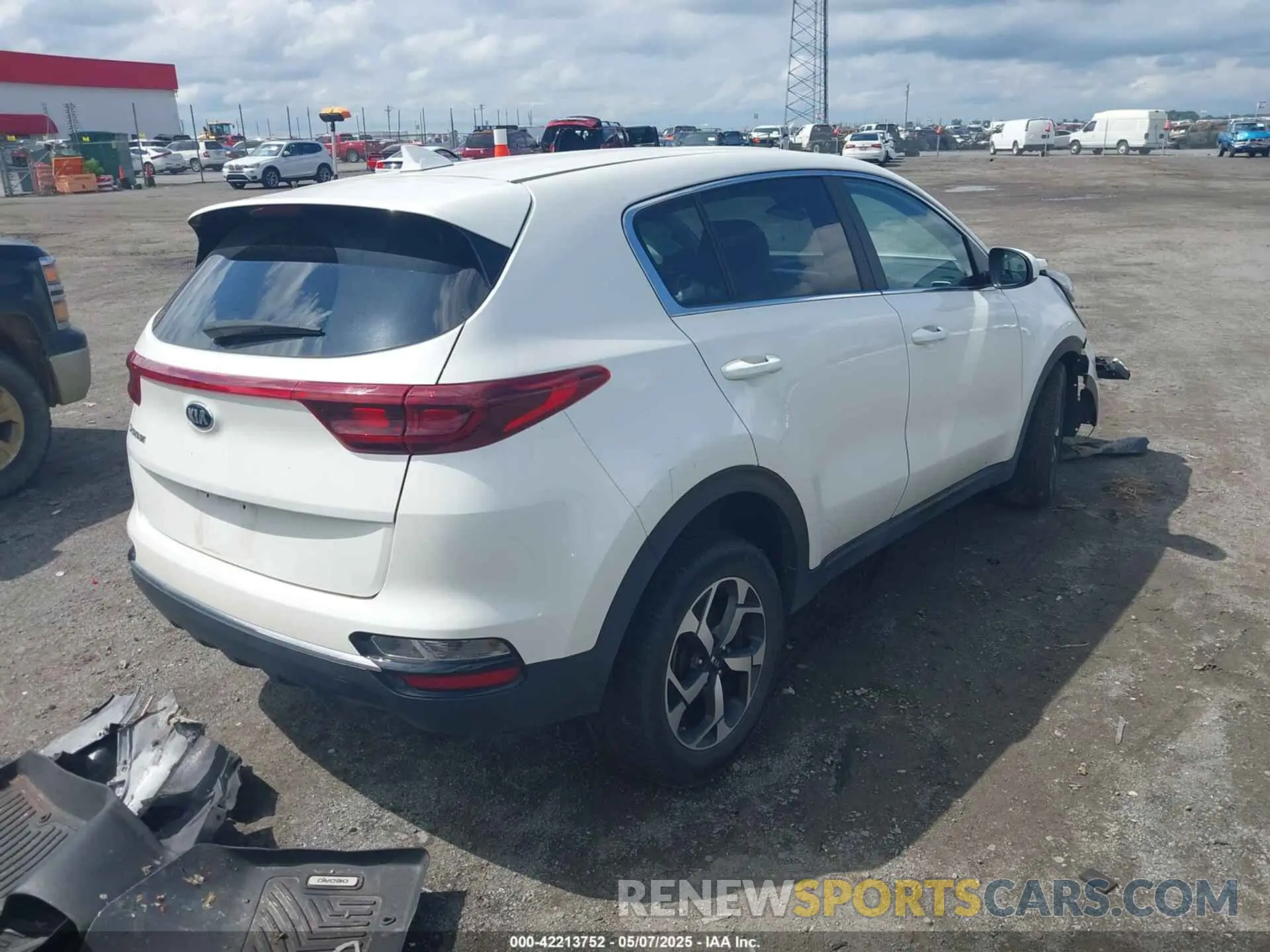 4 Photograph of a damaged car KNDPM3ACXN7960163 KIA SPORTAGE 2022