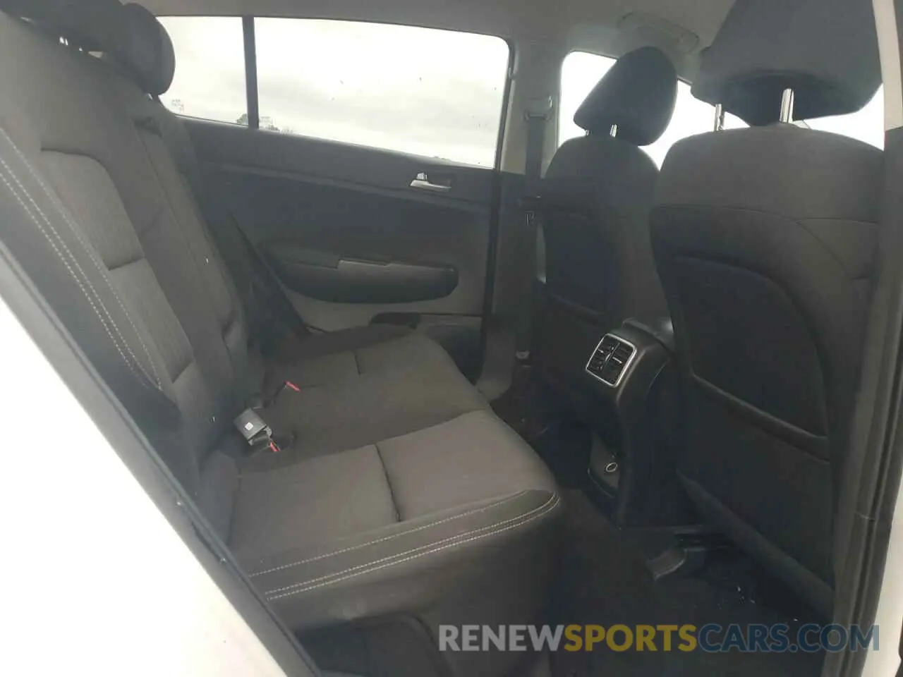 11 Photograph of a damaged car KNDPM3ACXN7982907 KIA SPORTAGE 2022