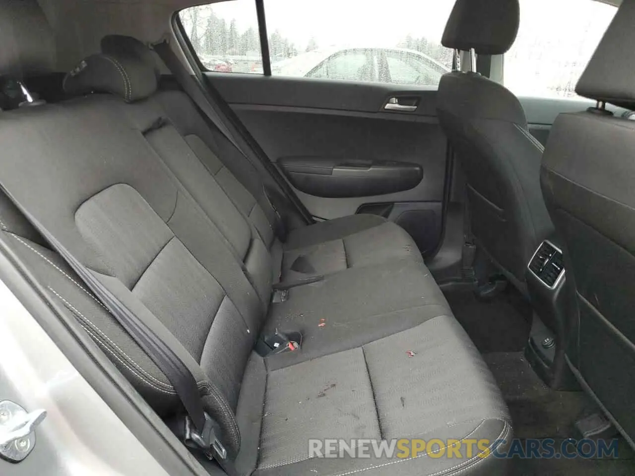 11 Photograph of a damaged car KNDPMCAC0N7016484 KIA SPORTAGE 2022