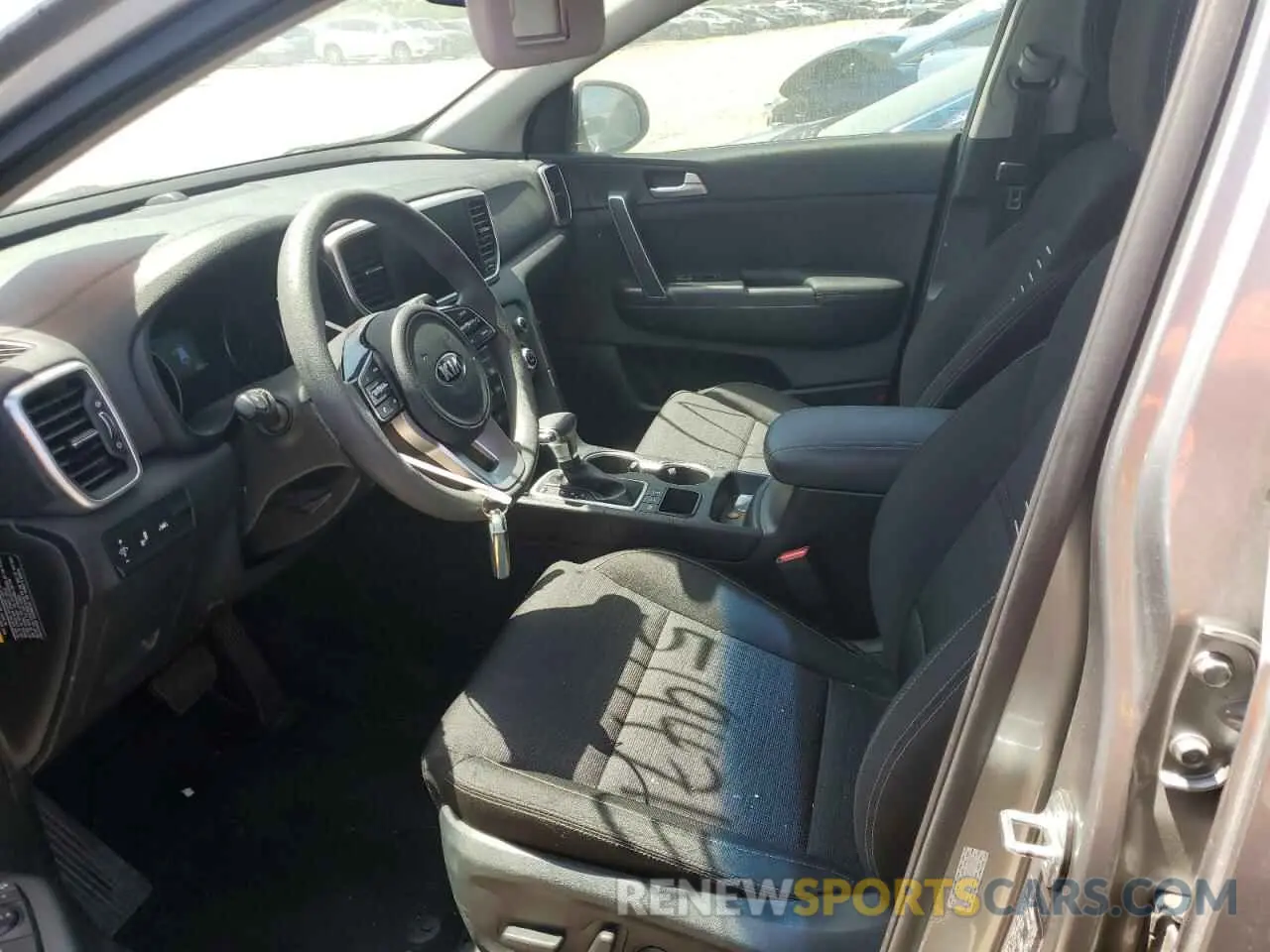 7 Photograph of a damaged car KNDPMCAC0N7988232 KIA SPORTAGE 2022