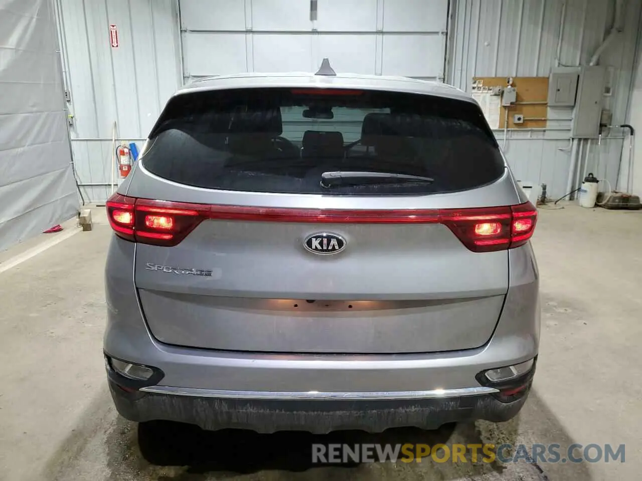 6 Photograph of a damaged car KNDPMCAC1N7010869 KIA SPORTAGE 2022