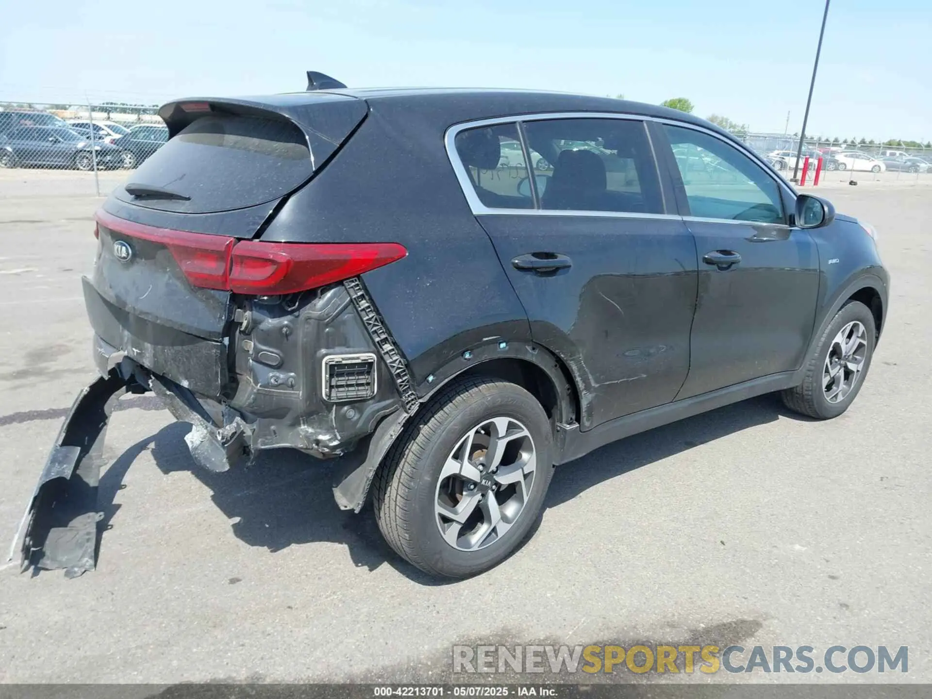 4 Photograph of a damaged car KNDPMCAC1N7955899 KIA SPORTAGE 2022