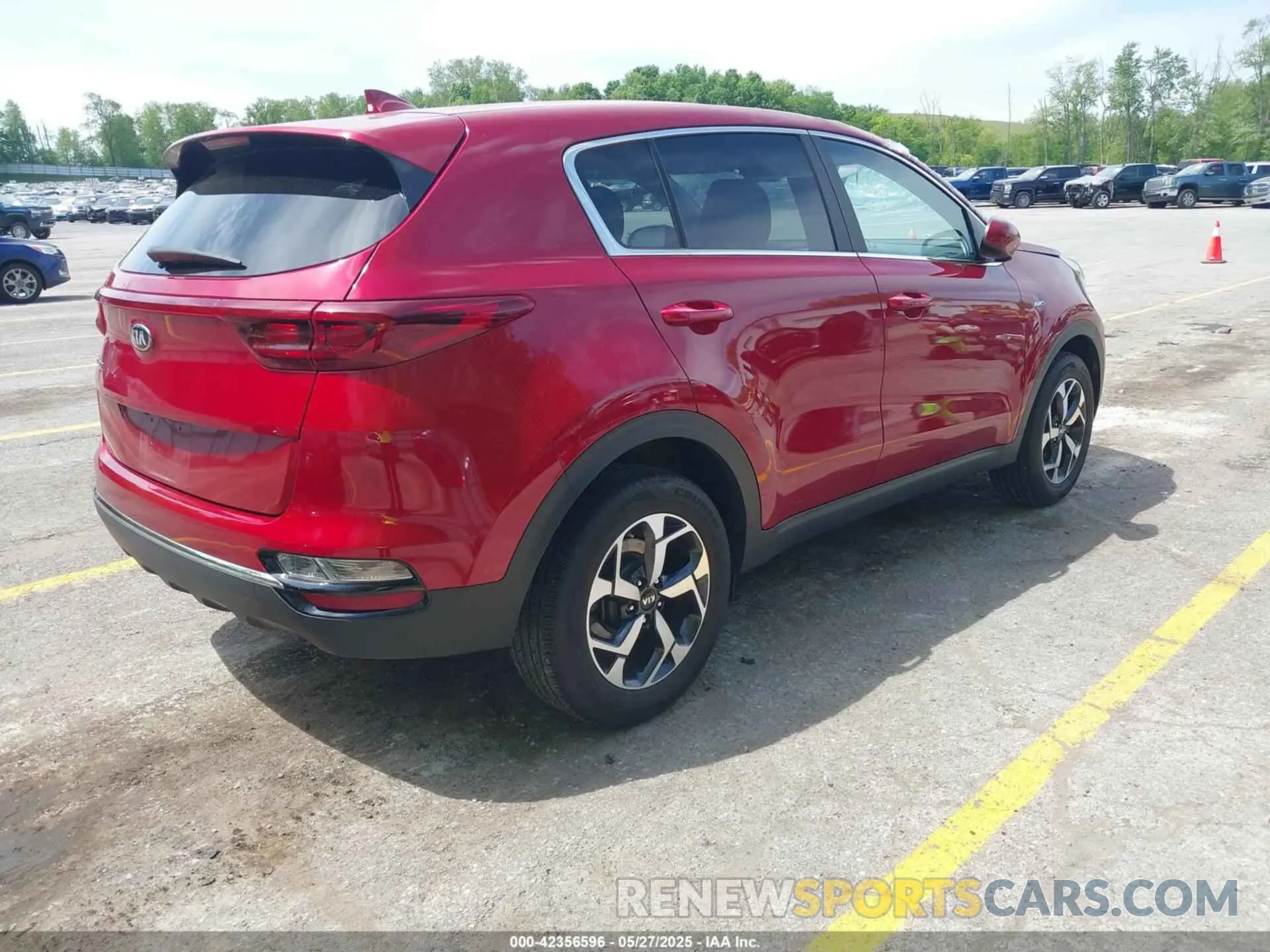 4 Photograph of a damaged car KNDPMCAC1N7992421 KIA SPORTAGE 2022