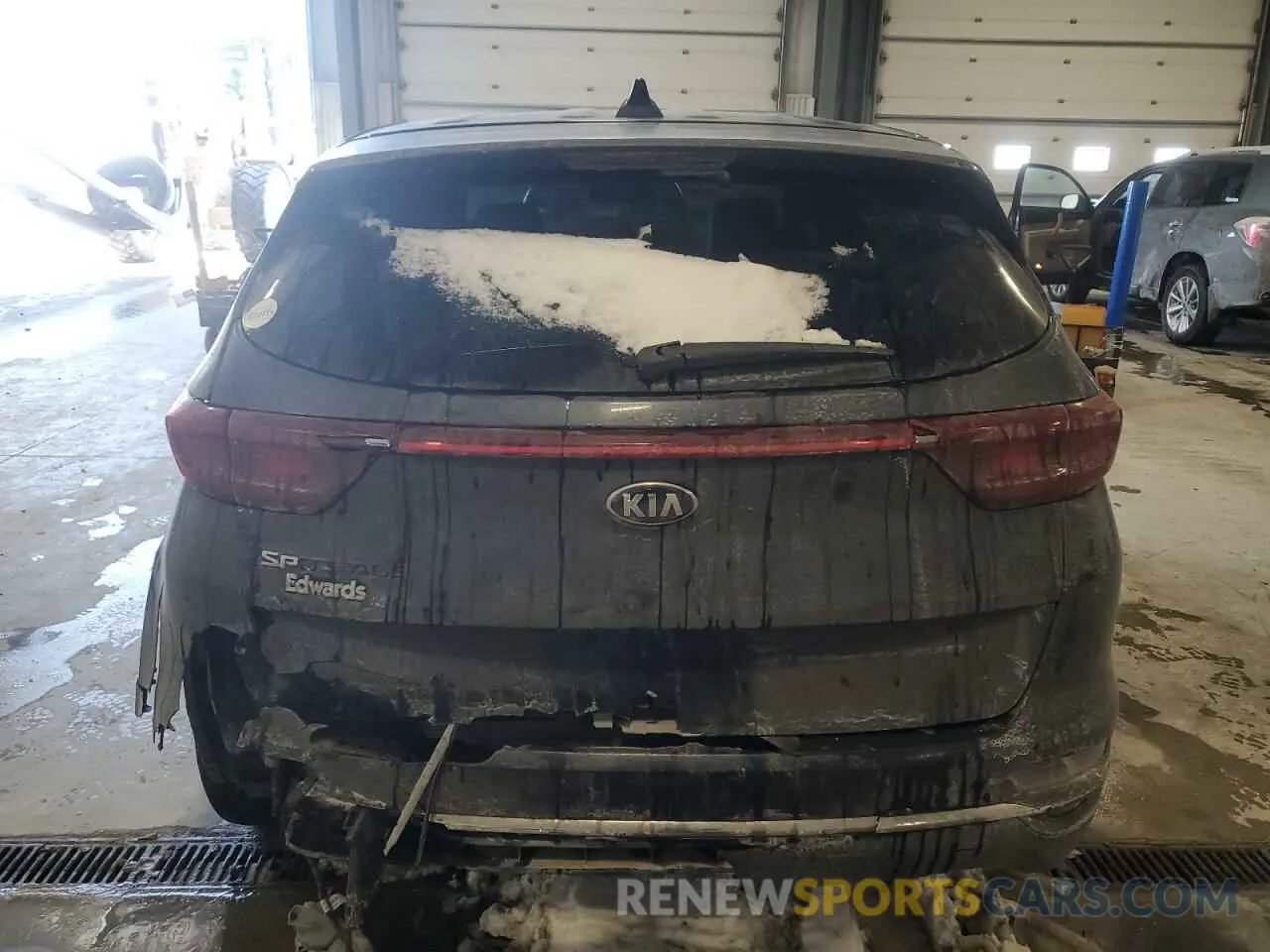 6 Photograph of a damaged car KNDPMCAC2N7965440 KIA SPORTAGE 2022