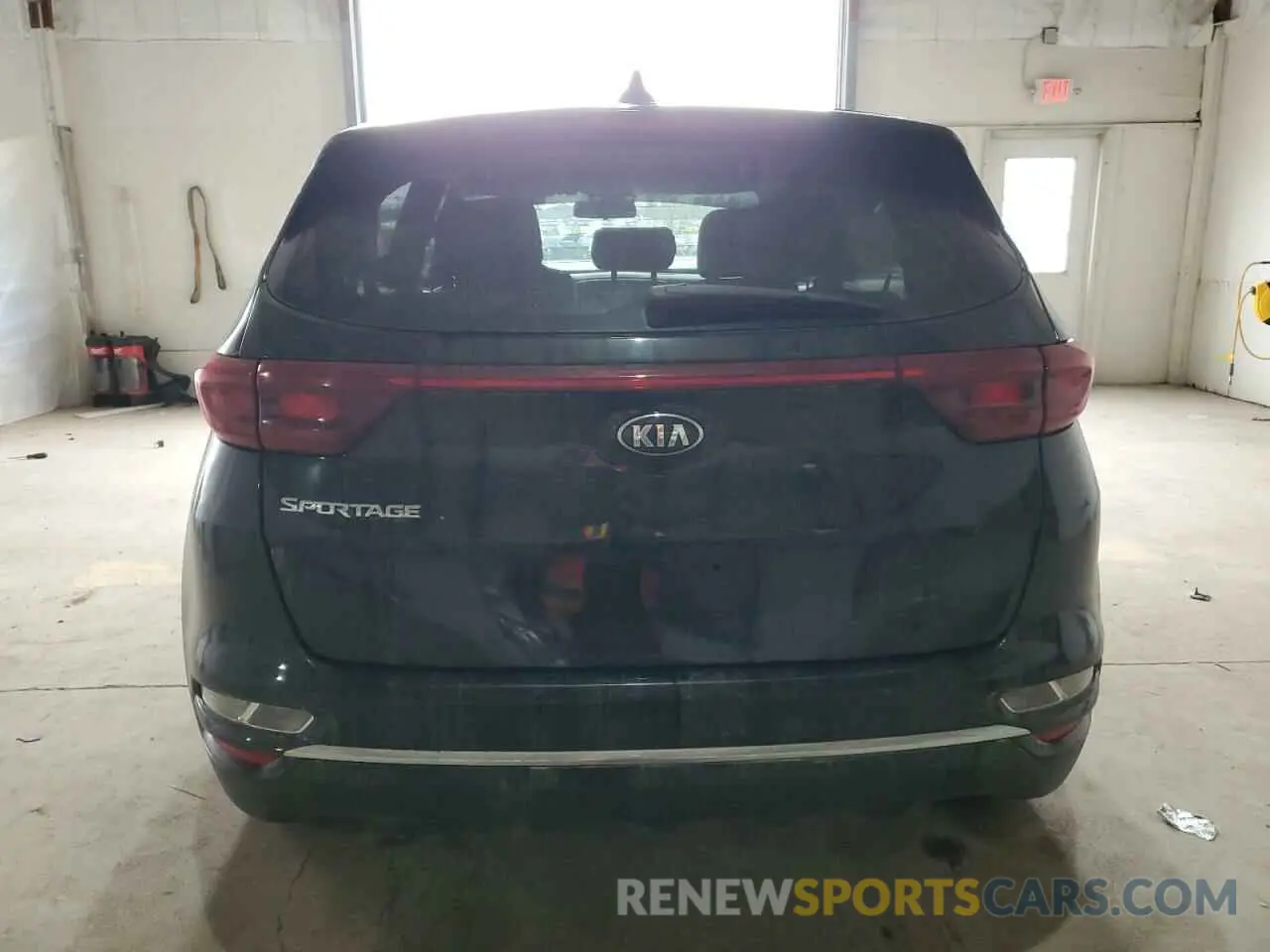 6 Photograph of a damaged car KNDPMCAC2N7998213 KIA SPORTAGE 2022