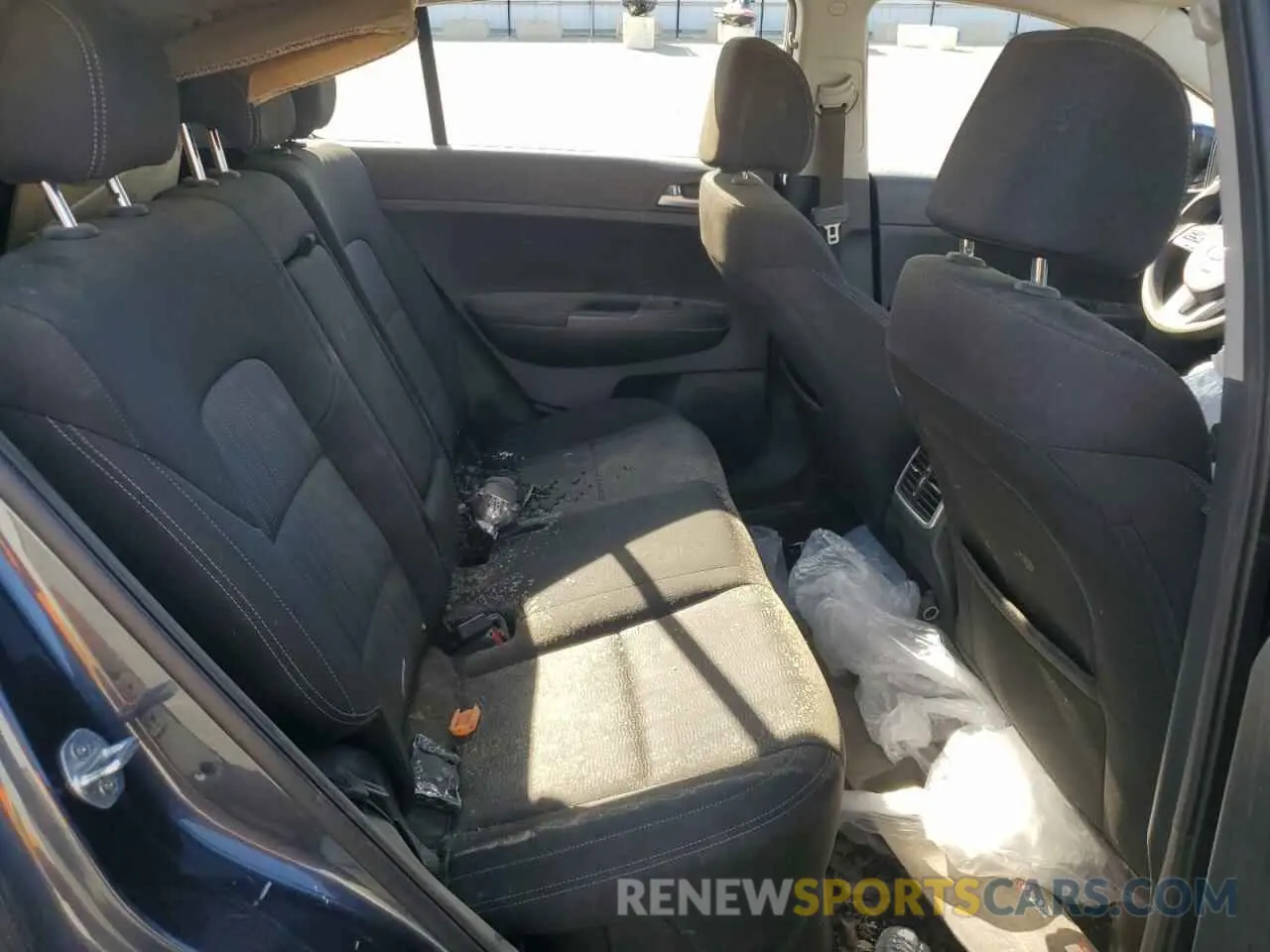 11 Photograph of a damaged car KNDPMCAC3N7994767 KIA SPORTAGE 2022