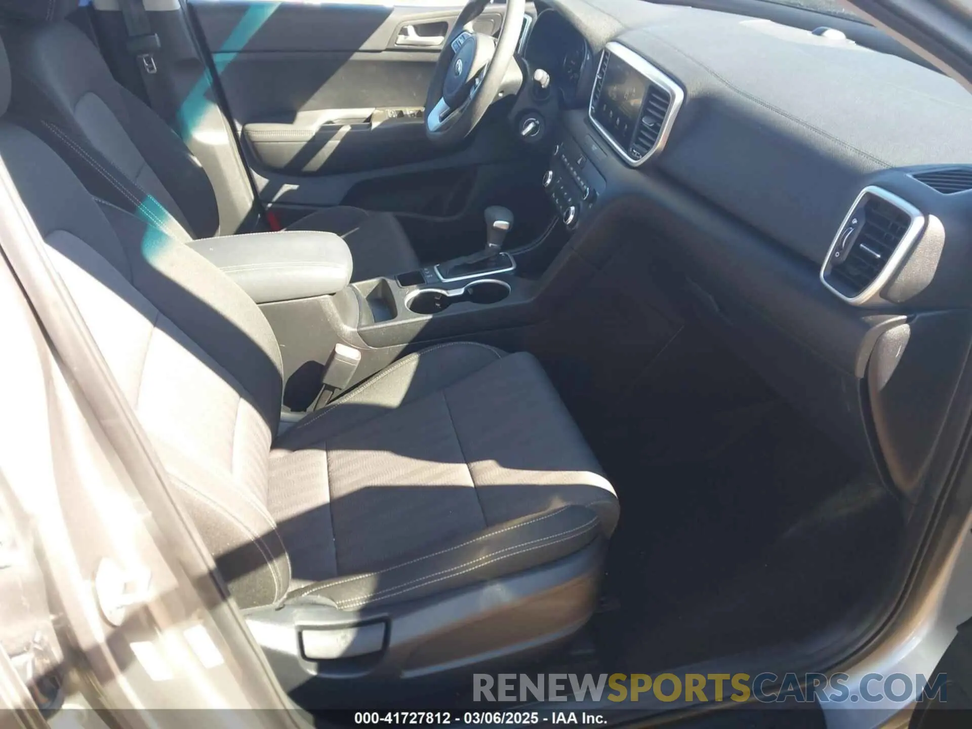 5 Photograph of a damaged car KNDPMCAC3N7996924 KIA SPORTAGE 2022