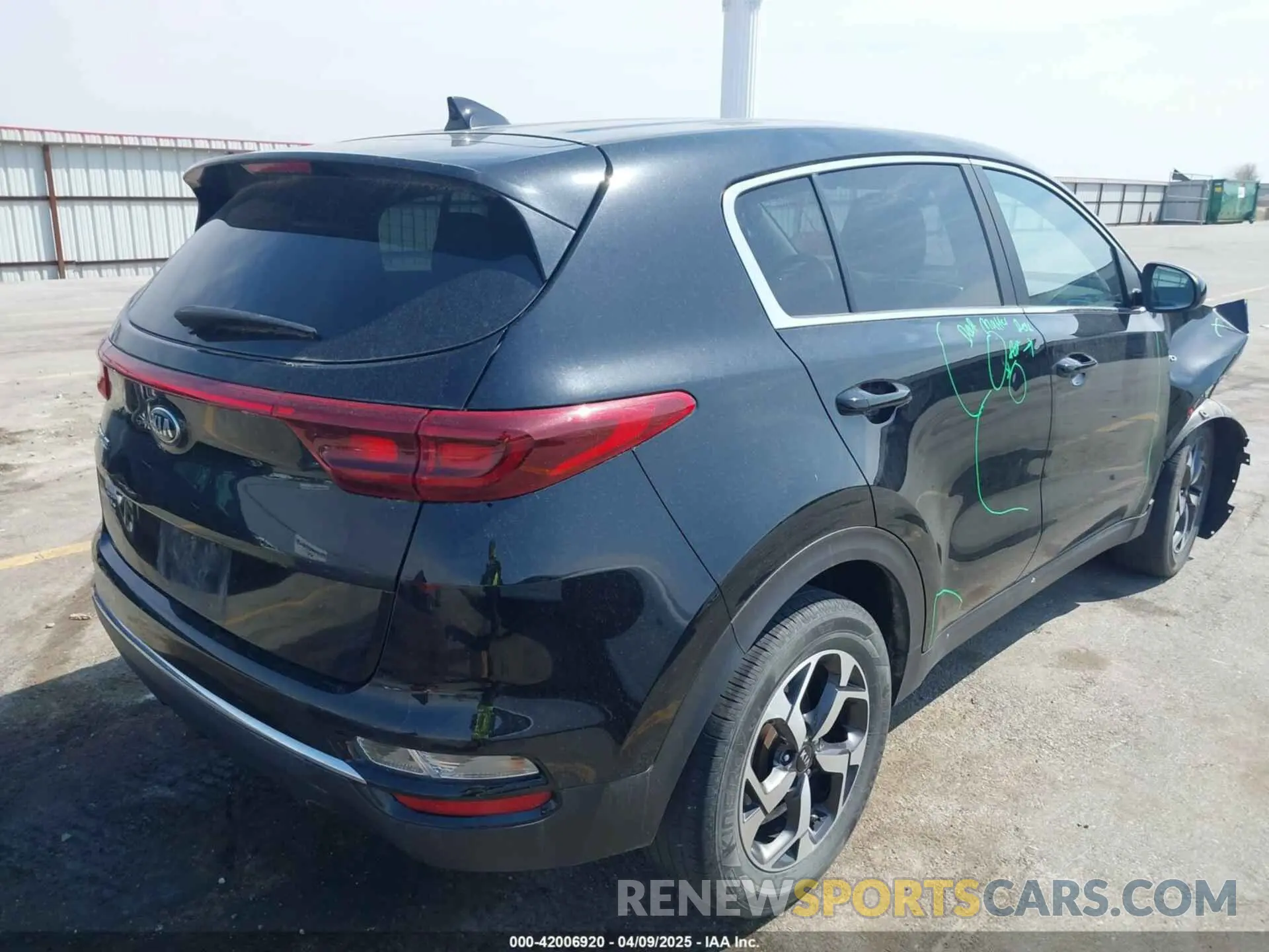 4 Photograph of a damaged car KNDPMCAC4N7955783 KIA SPORTAGE 2022
