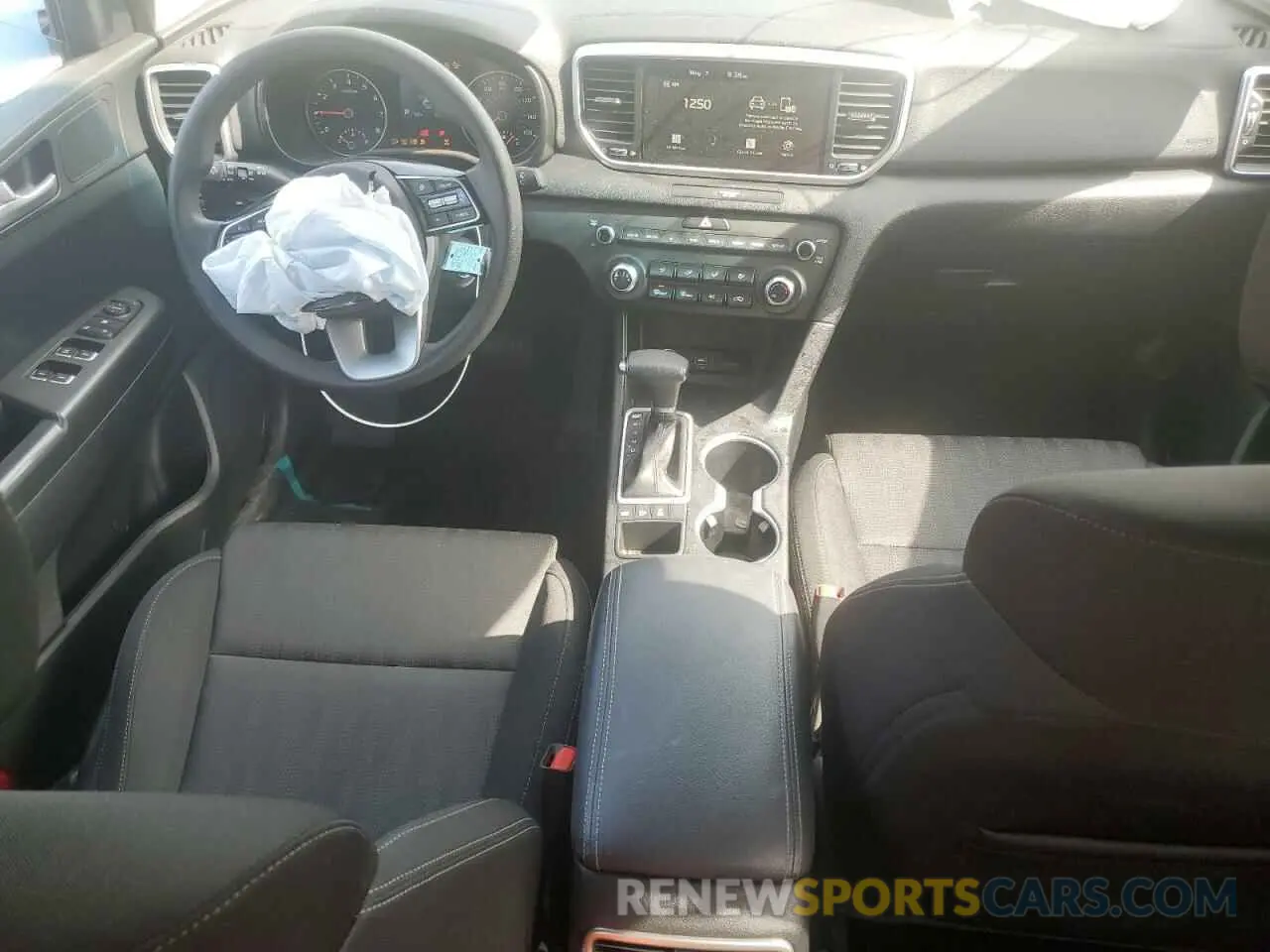 8 Photograph of a damaged car KNDPMCAC5N7991322 KIA SPORTAGE 2022