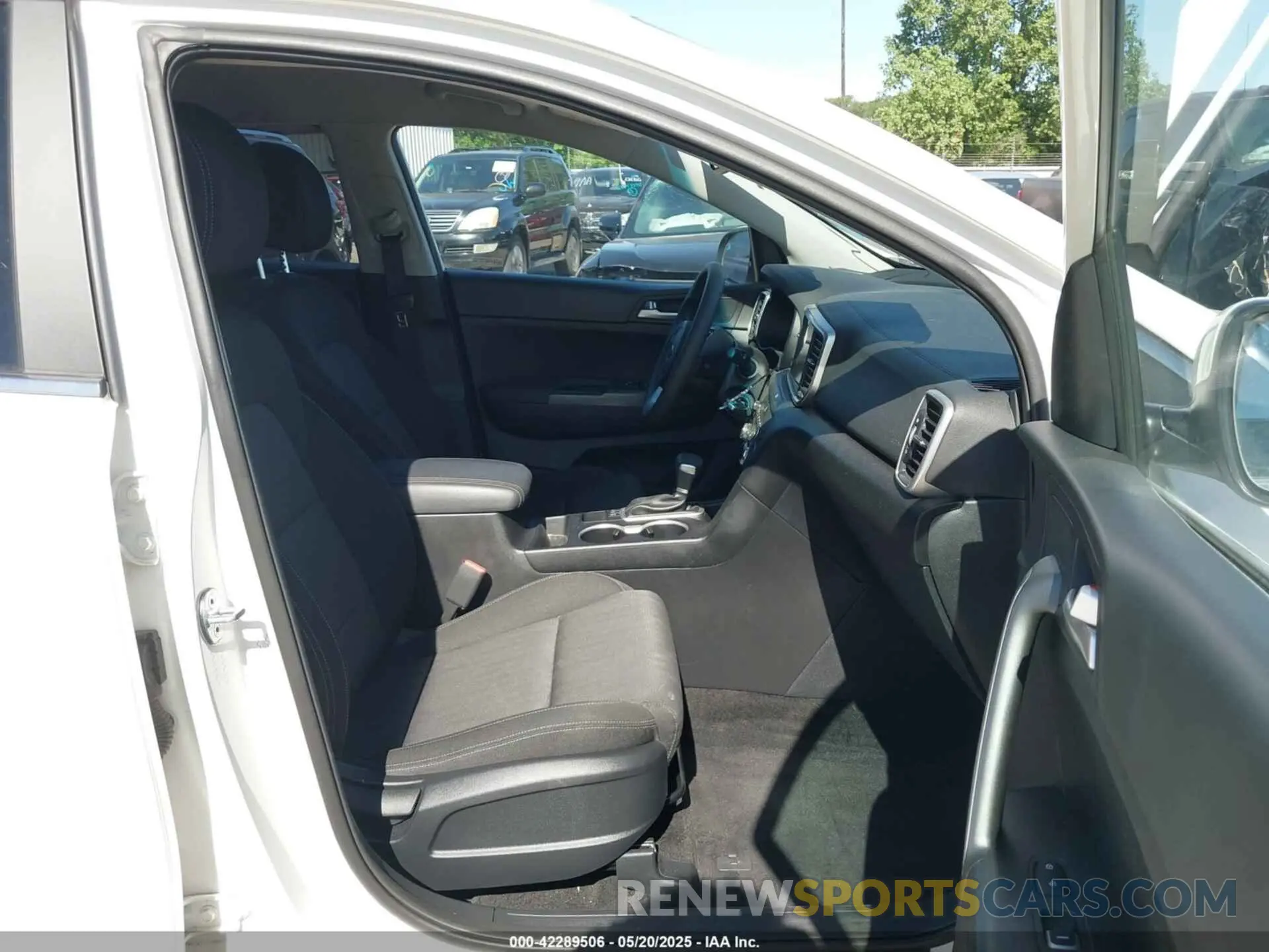 5 Photograph of a damaged car KNDPMCAC6N7005604 KIA SPORTAGE 2022