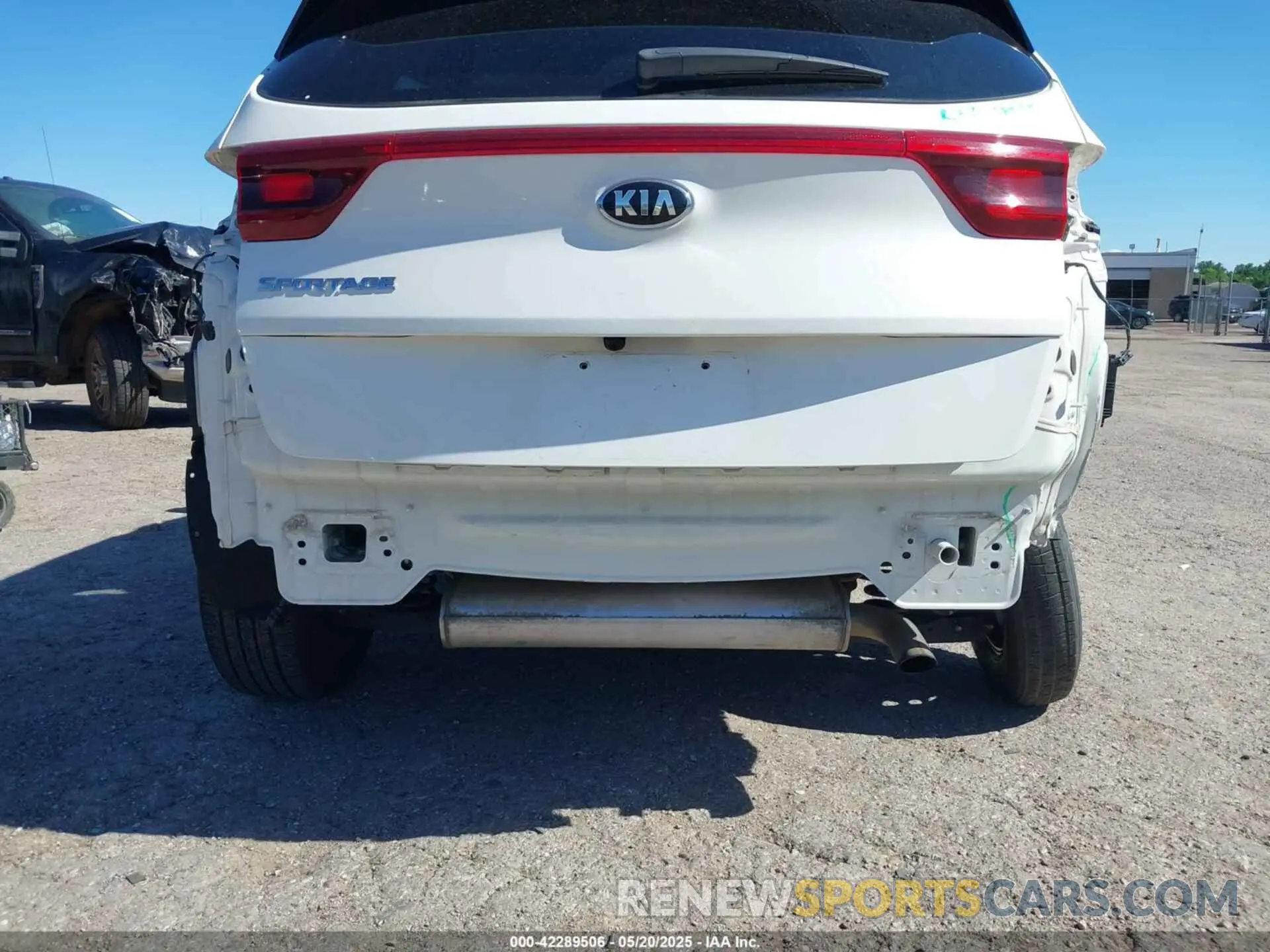 6 Photograph of a damaged car KNDPMCAC6N7005604 KIA SPORTAGE 2022