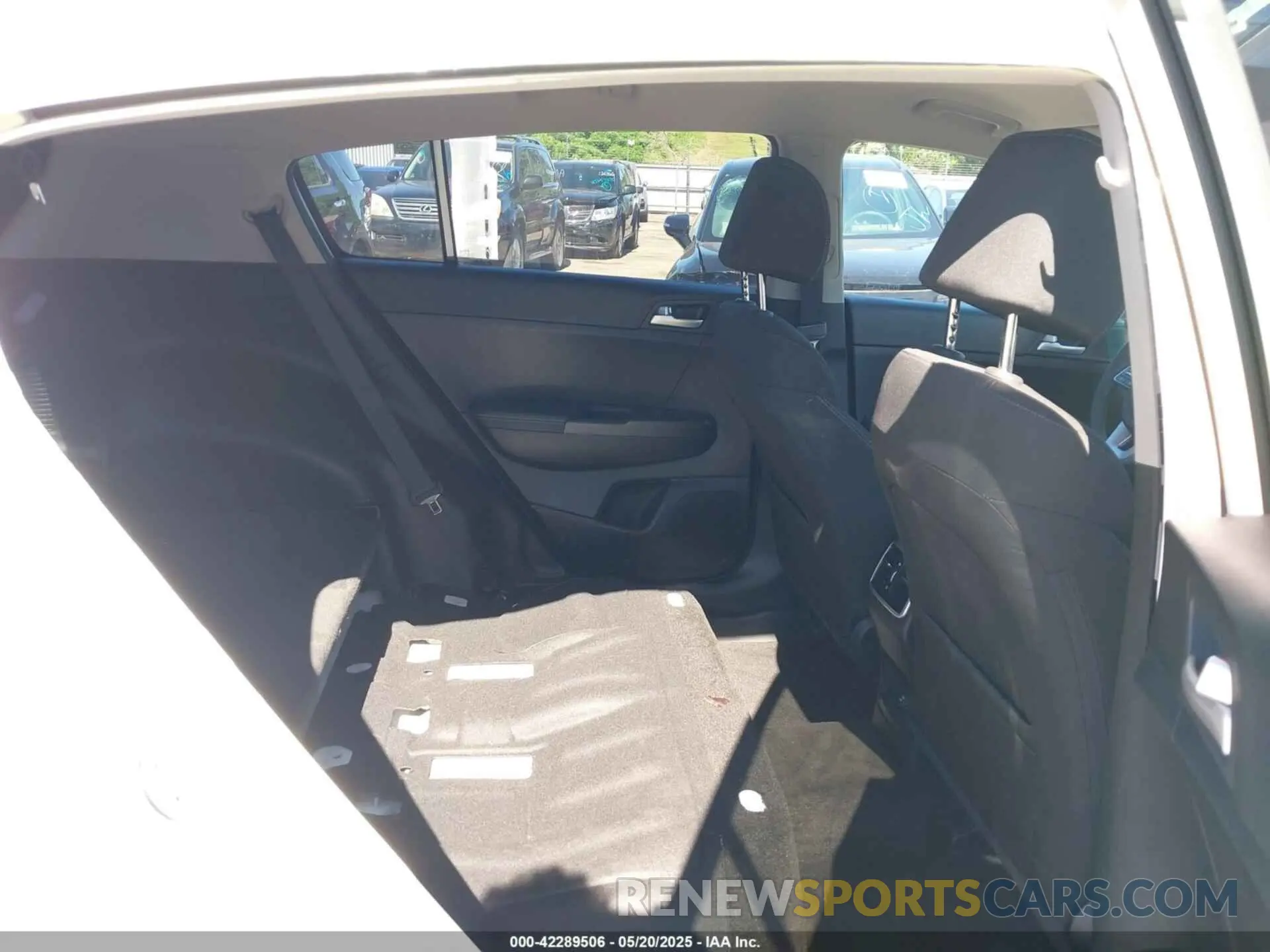 8 Photograph of a damaged car KNDPMCAC6N7005604 KIA SPORTAGE 2022