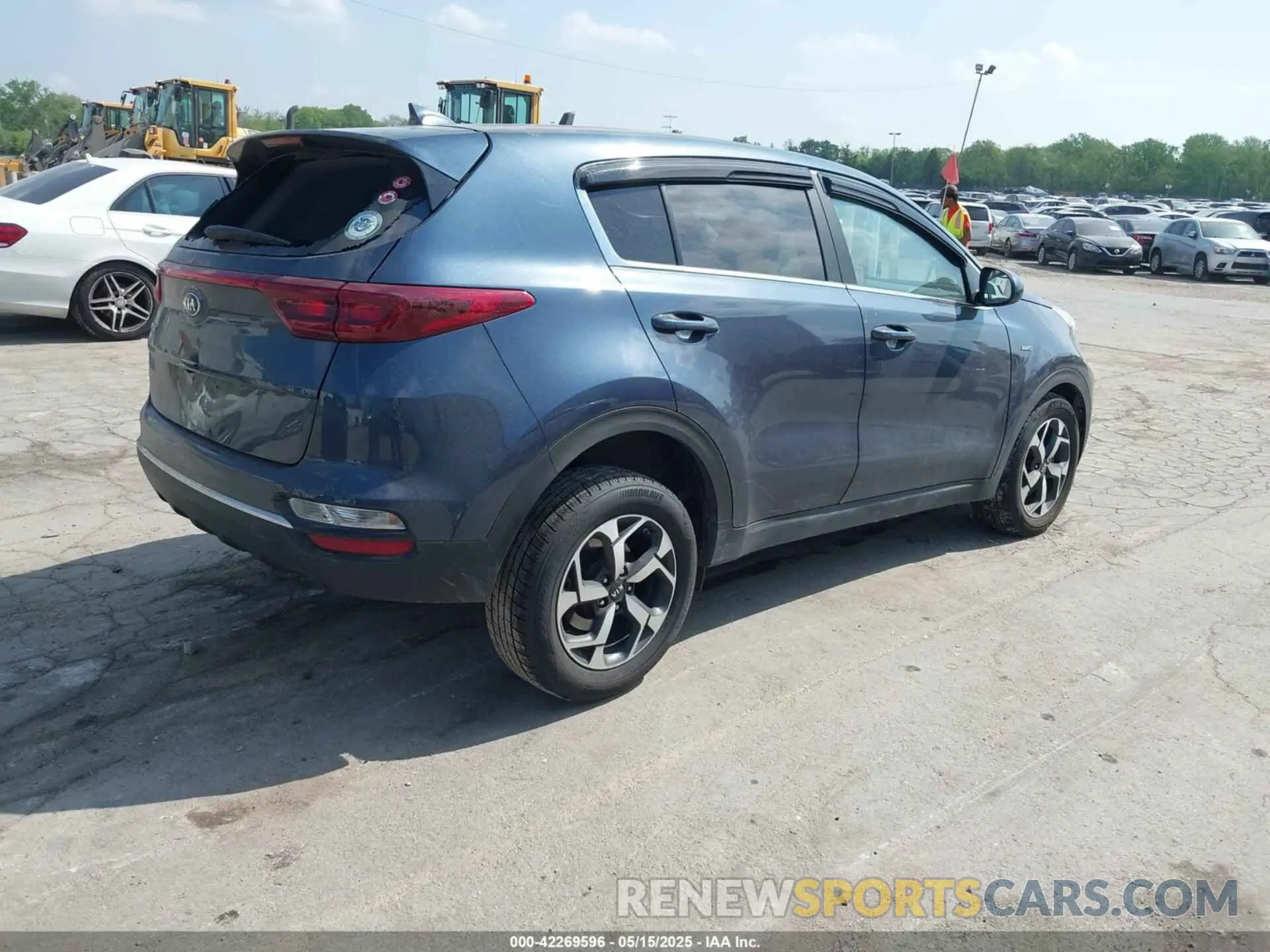 4 Photograph of a damaged car KNDPMCAC6N7018689 KIA SPORTAGE 2022