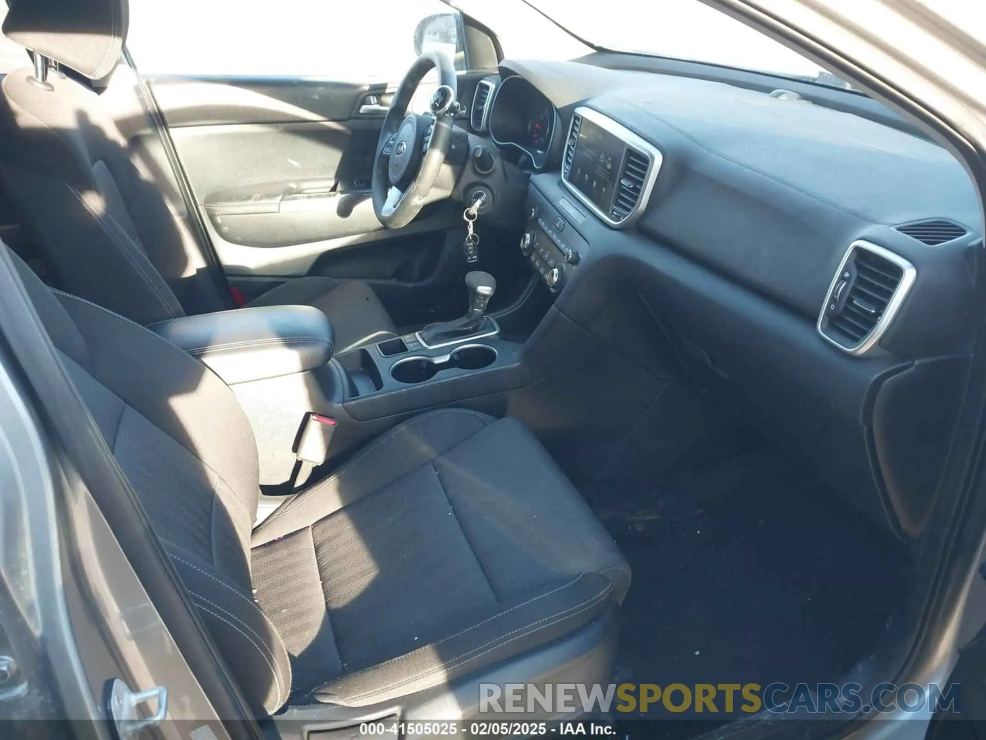 5 Photograph of a damaged car KNDPMCAC6N7968700 KIA SPORTAGE 2022