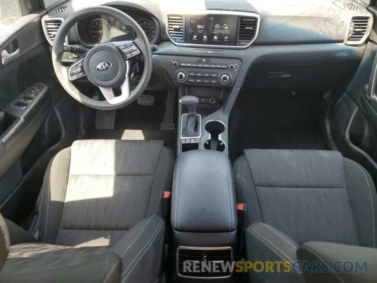 8 Photograph of a damaged car KNDPMCAC6N7971113 KIA SPORTAGE 2022