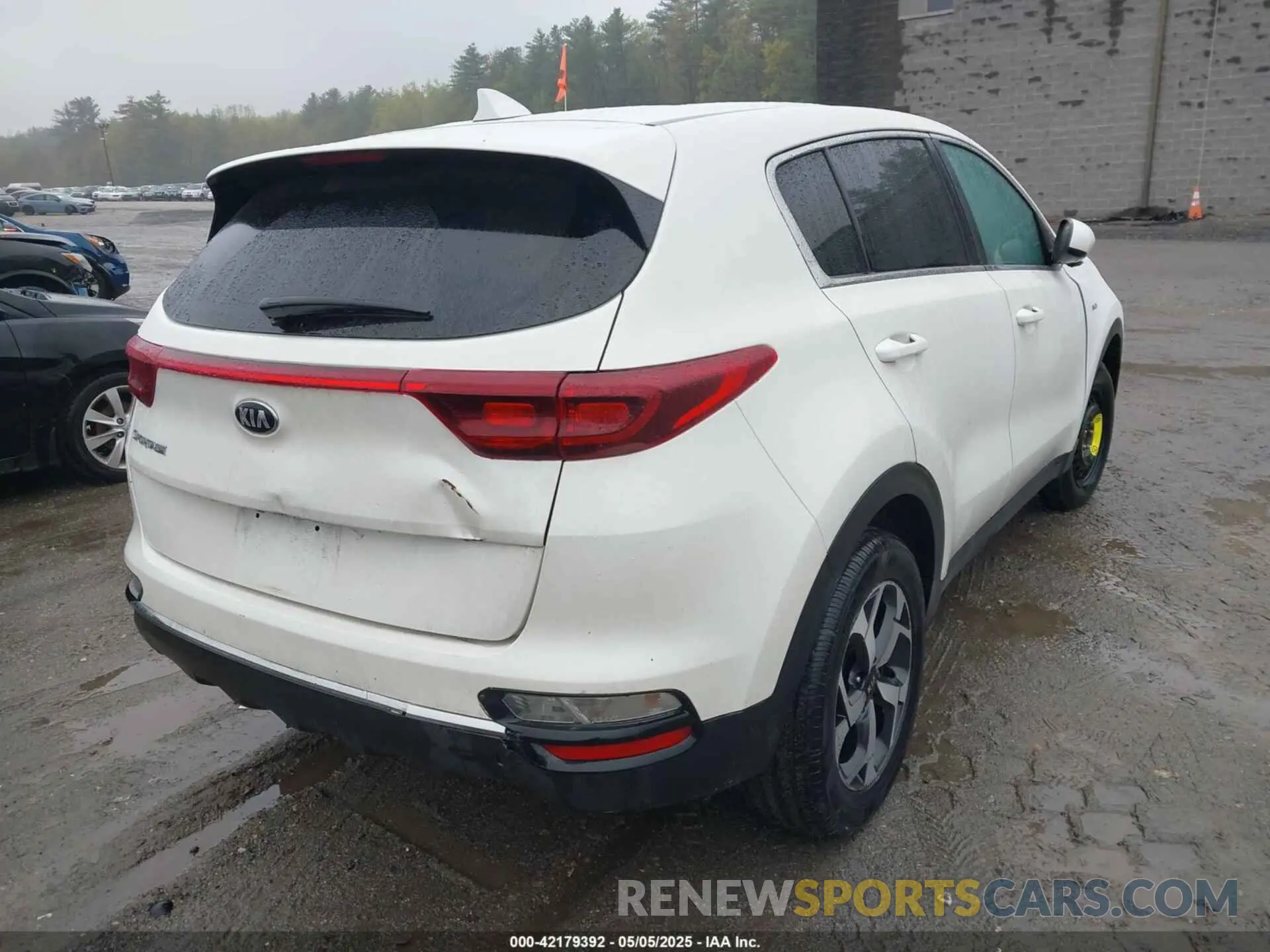 4 Photograph of a damaged car KNDPMCAC7N7008656 KIA SPORTAGE 2022