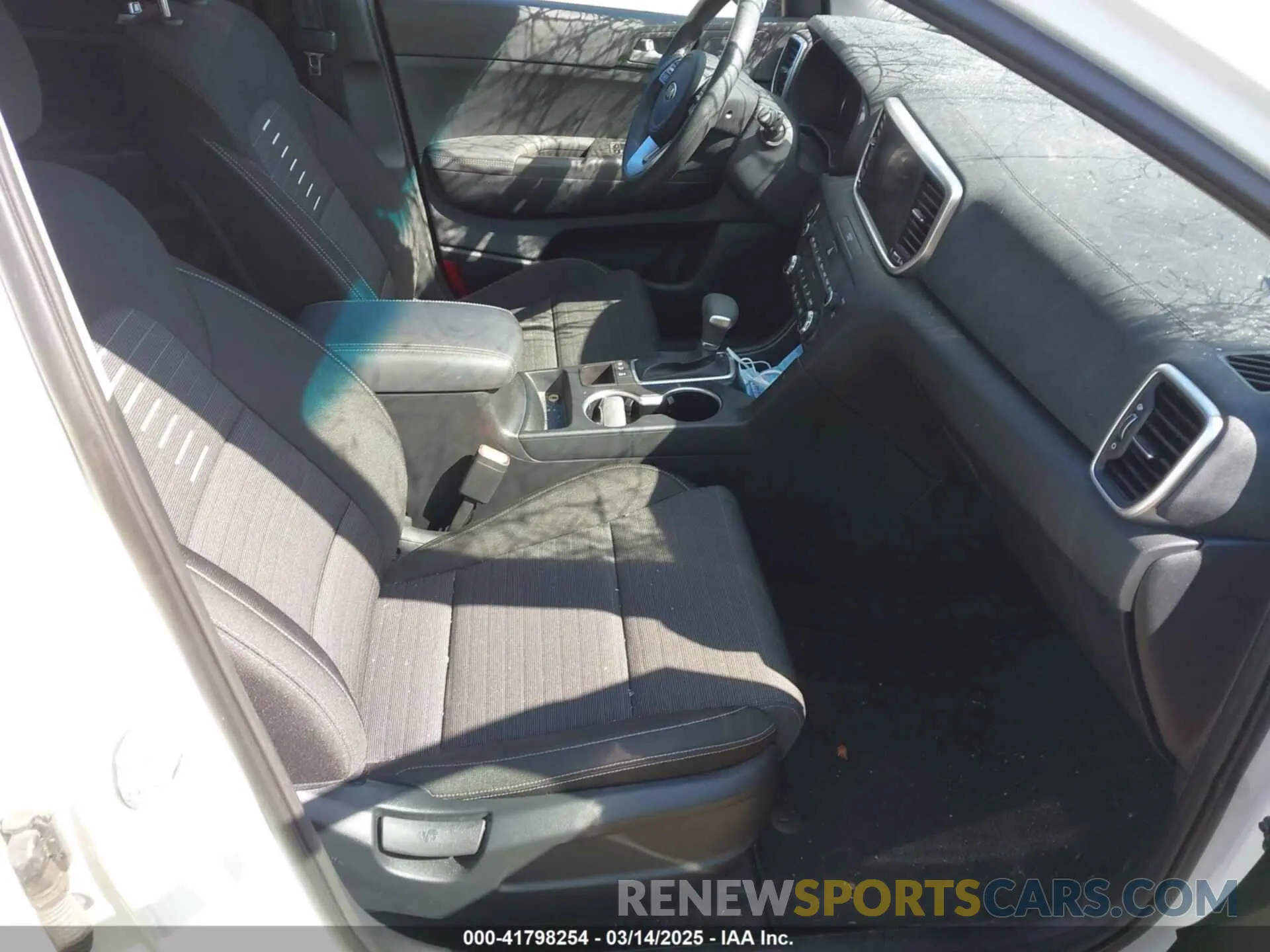 5 Photograph of a damaged car KNDPMCAC7N7025277 KIA SPORTAGE 2022