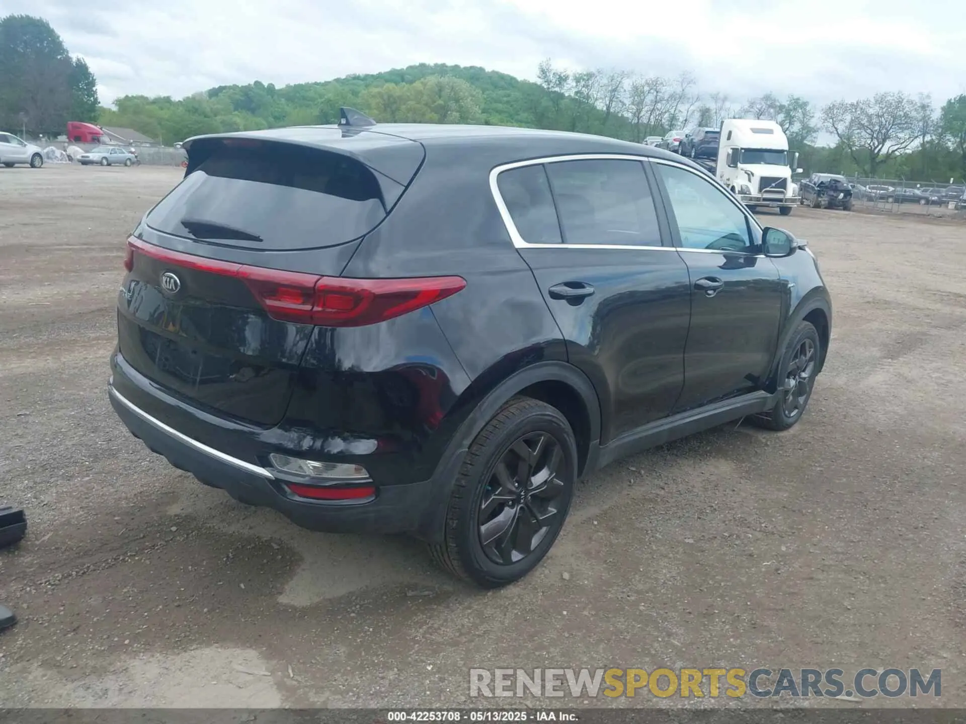 4 Photograph of a damaged car KNDPMCAC7N7026350 KIA SPORTAGE 2022