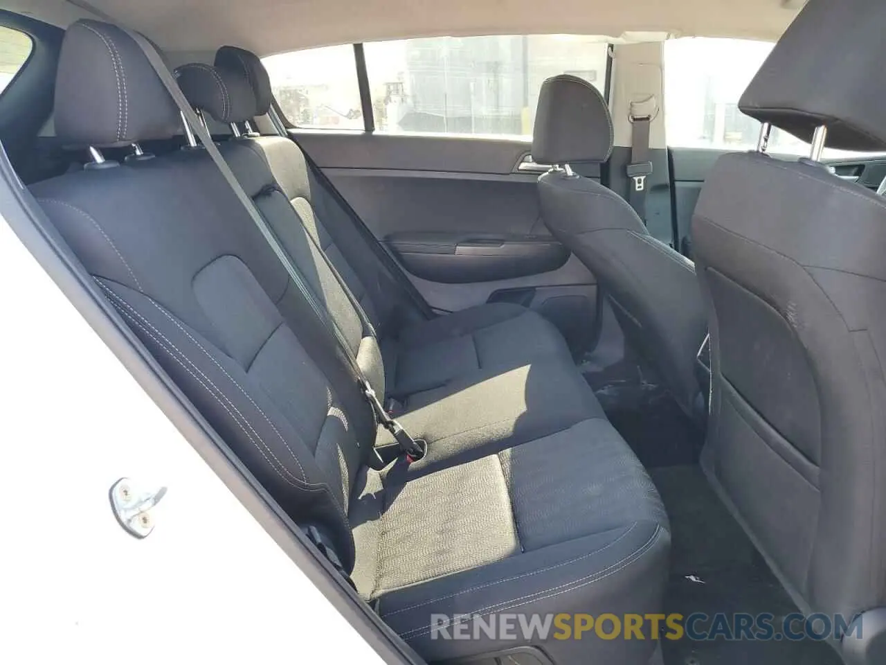 11 Photograph of a damaged car KNDPMCAC7N7986154 KIA SPORTAGE 2022