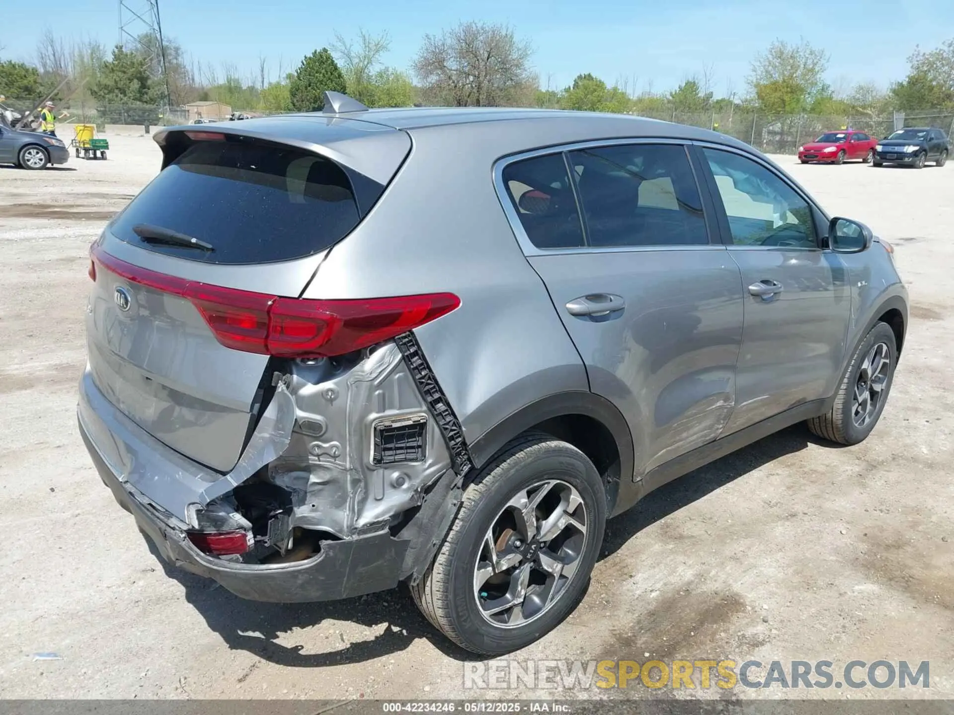 4 Photograph of a damaged car KNDPMCAC8N7000646 KIA SPORTAGE 2022