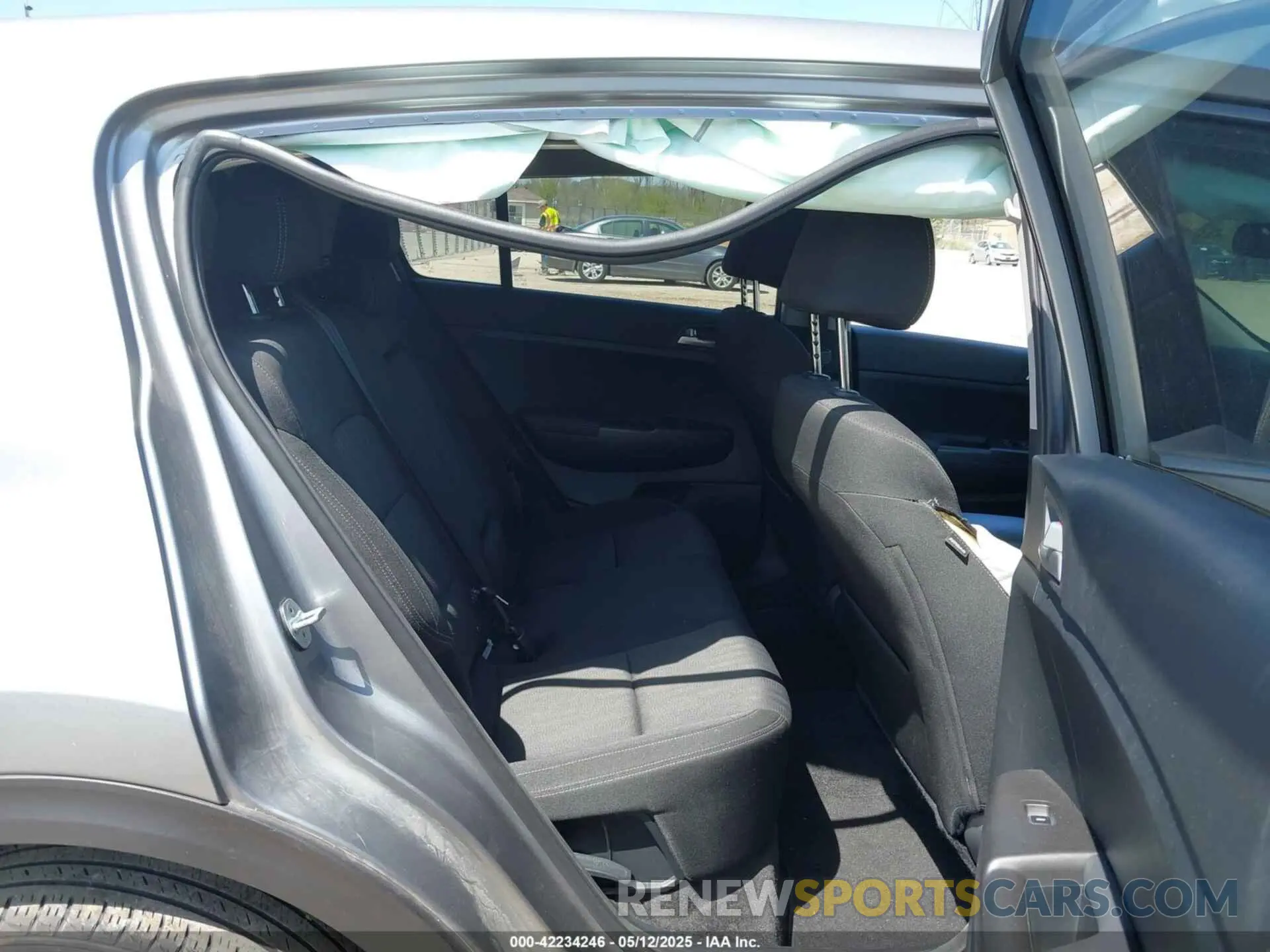 8 Photograph of a damaged car KNDPMCAC8N7000646 KIA SPORTAGE 2022