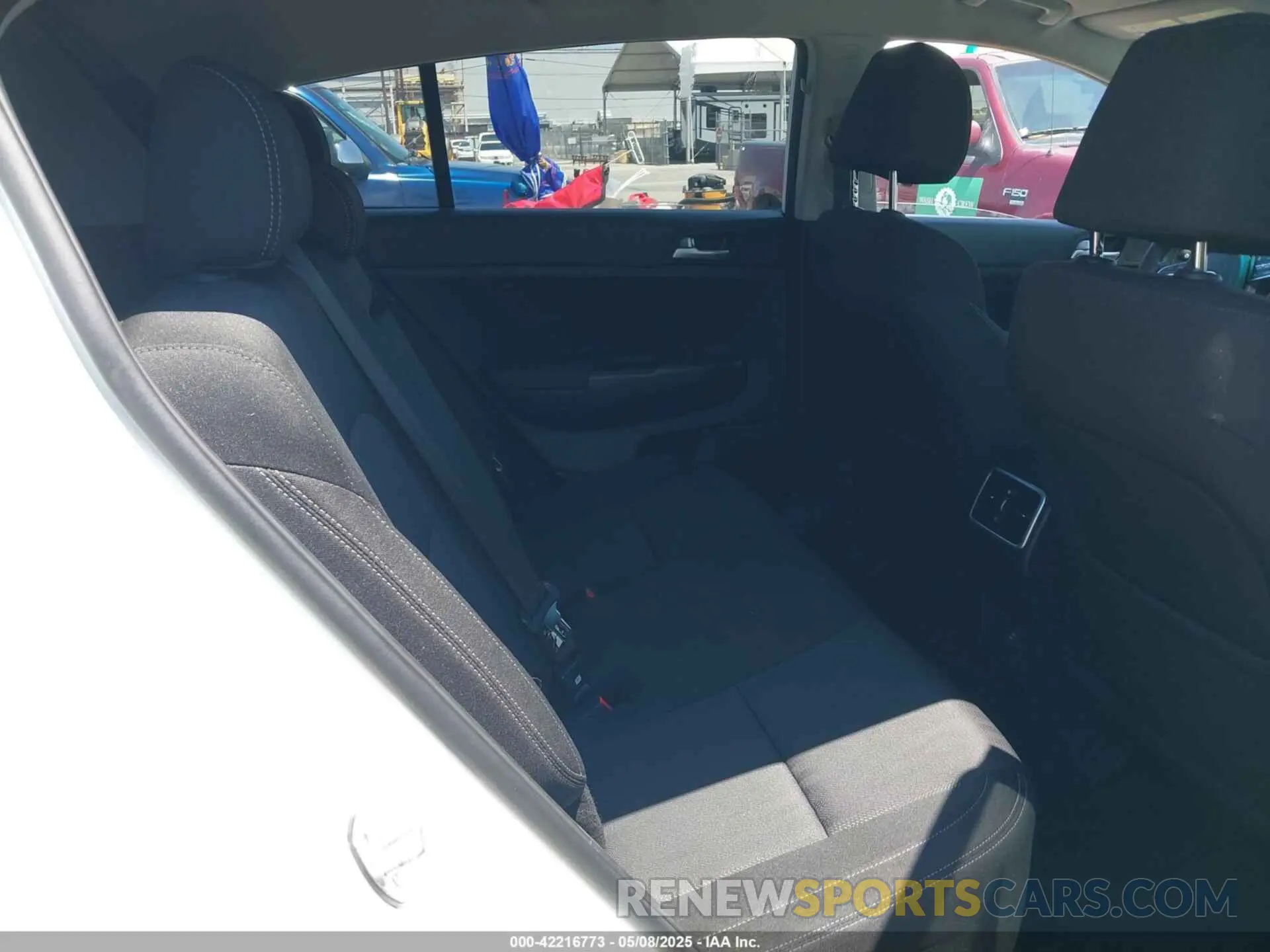8 Photograph of a damaged car KNDPMCAC8N7001988 KIA SPORTAGE 2022