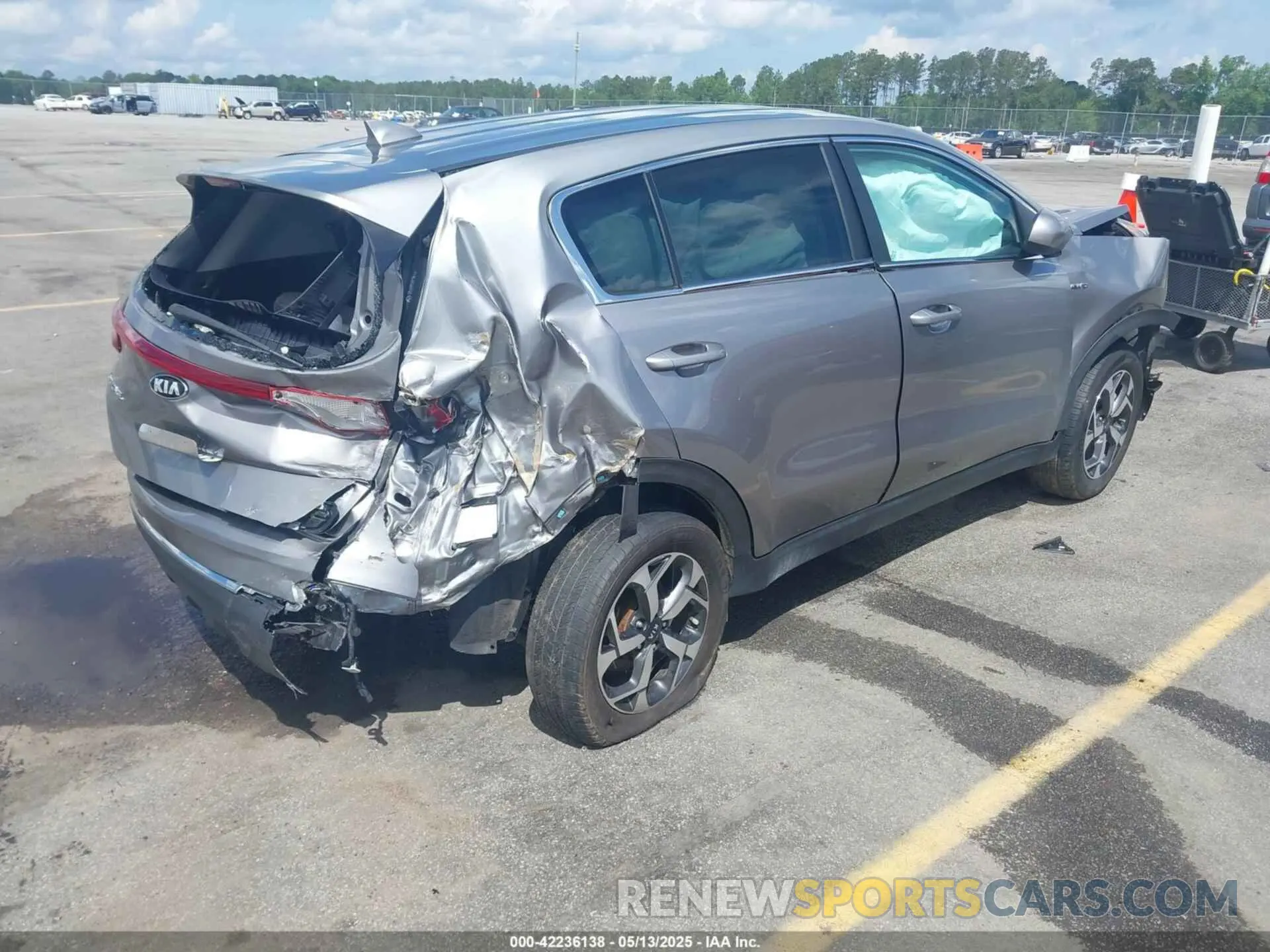 4 Photograph of a damaged car KNDPMCAC8N7014224 KIA SPORTAGE 2022