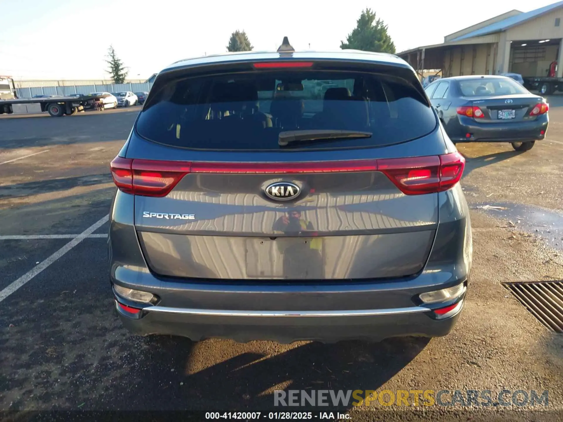 16 Photograph of a damaged car KNDPMCAC8N7021819 KIA SPORTAGE 2022