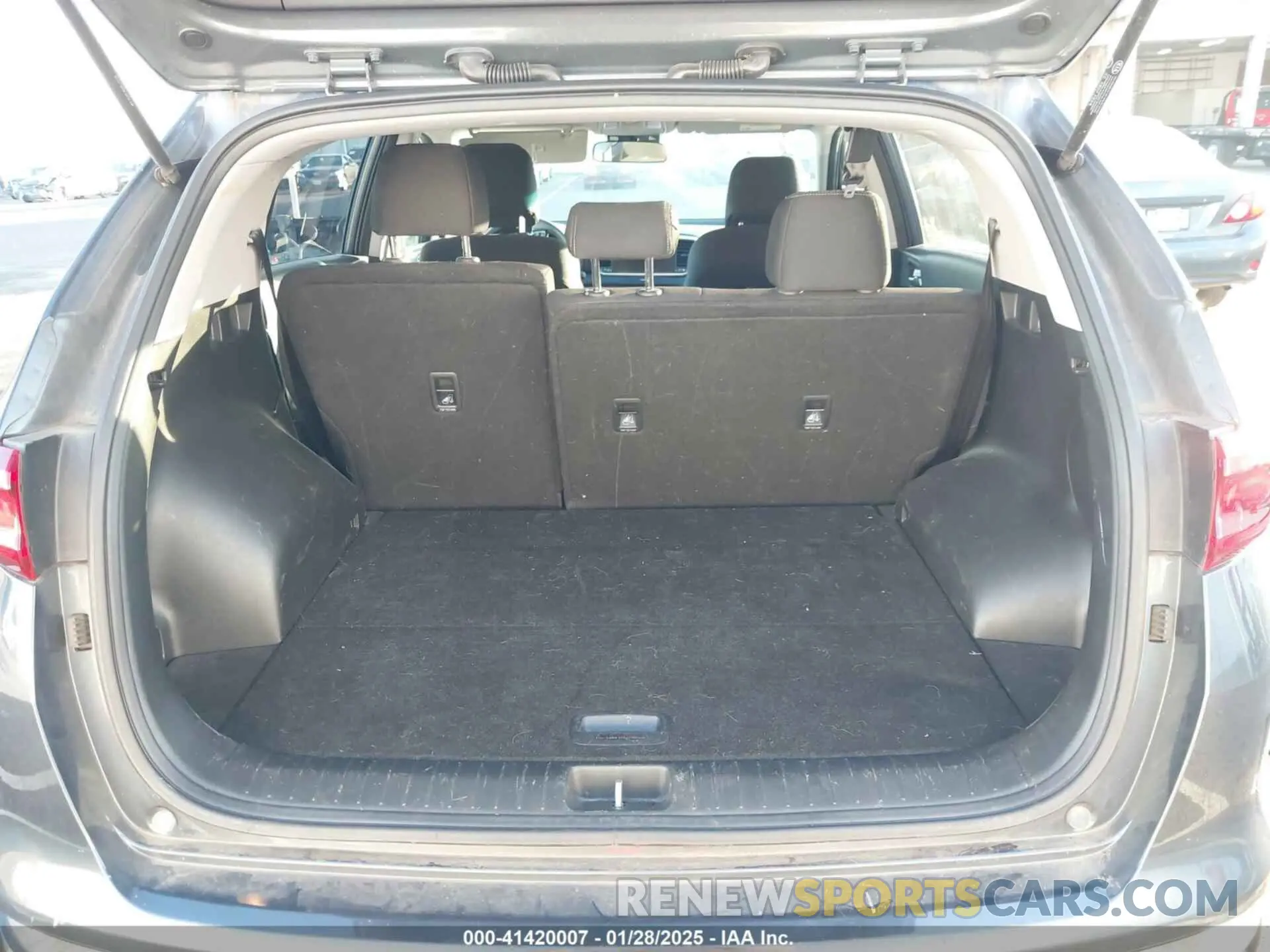 17 Photograph of a damaged car KNDPMCAC8N7021819 KIA SPORTAGE 2022