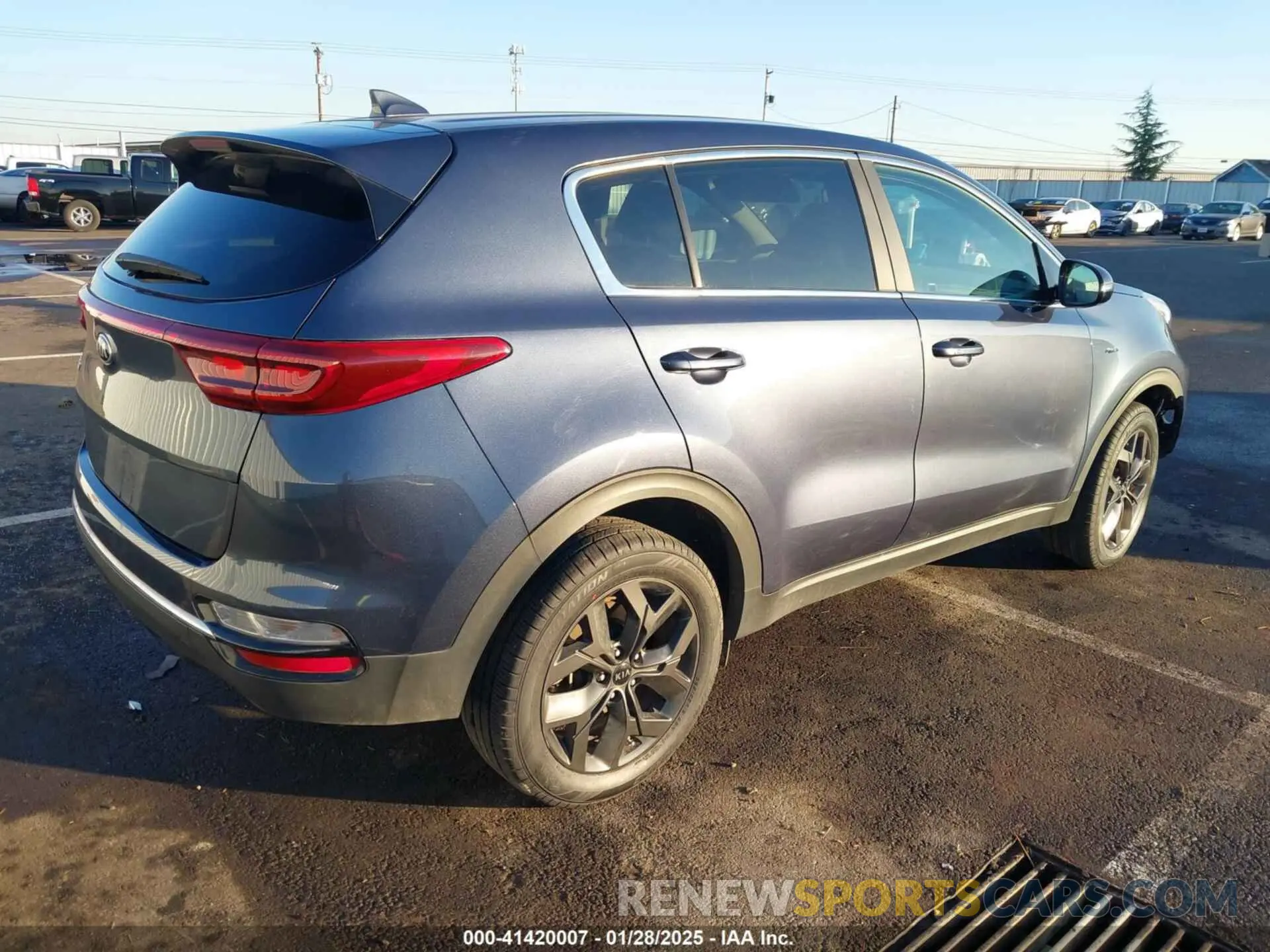 4 Photograph of a damaged car KNDPMCAC8N7021819 KIA SPORTAGE 2022