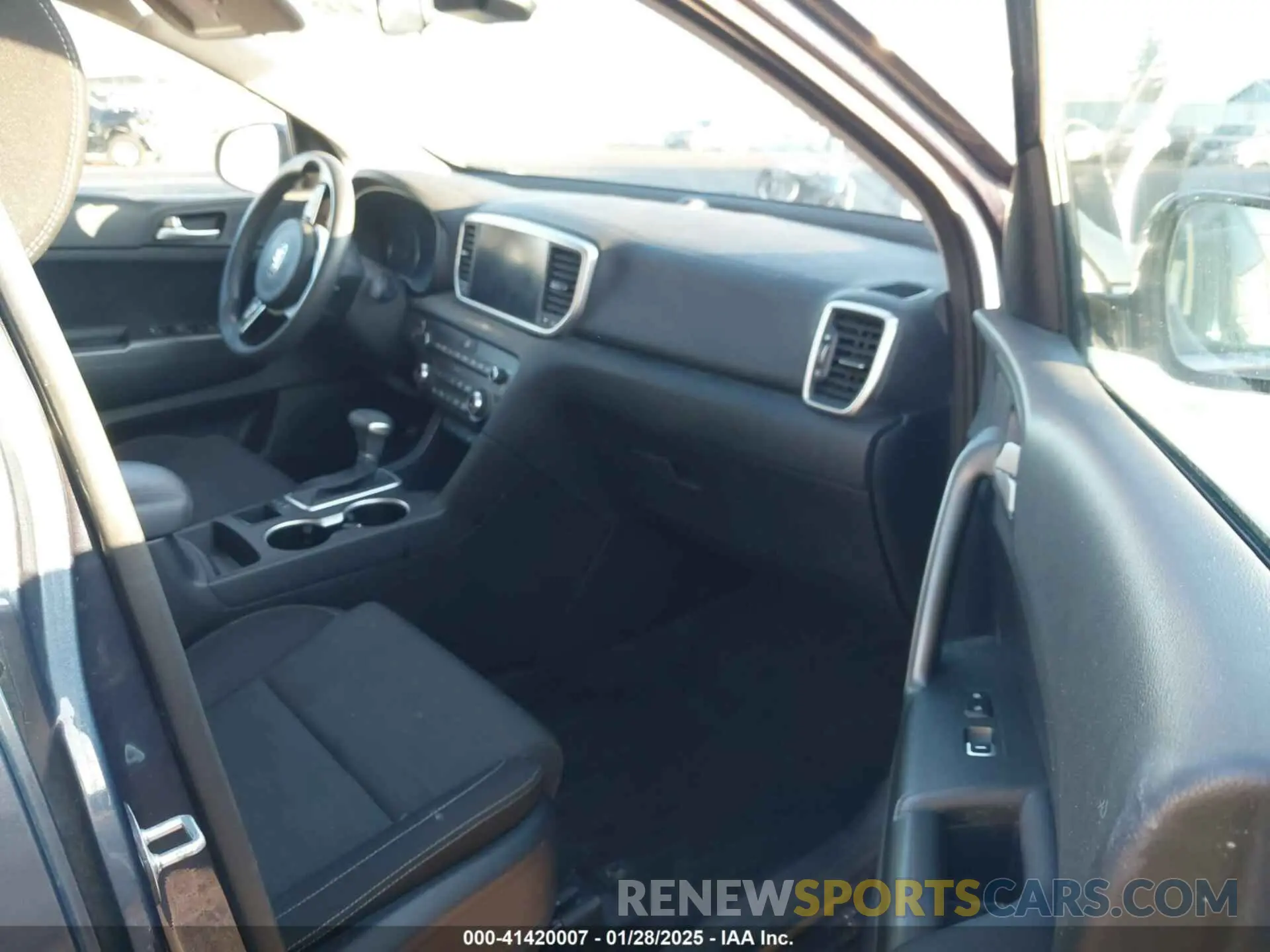 5 Photograph of a damaged car KNDPMCAC8N7021819 KIA SPORTAGE 2022