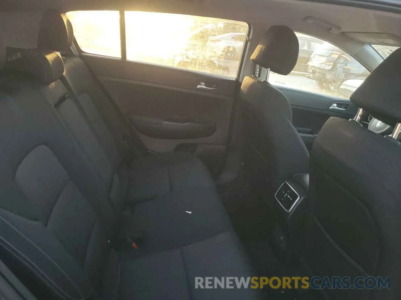 11 Photograph of a damaged car KNDPMCAC8N7993274 KIA SPORTAGE 2022