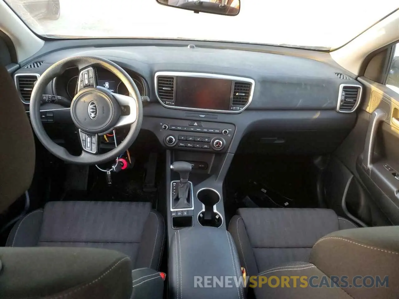 8 Photograph of a damaged car KNDPMCAC8N7993274 KIA SPORTAGE 2022