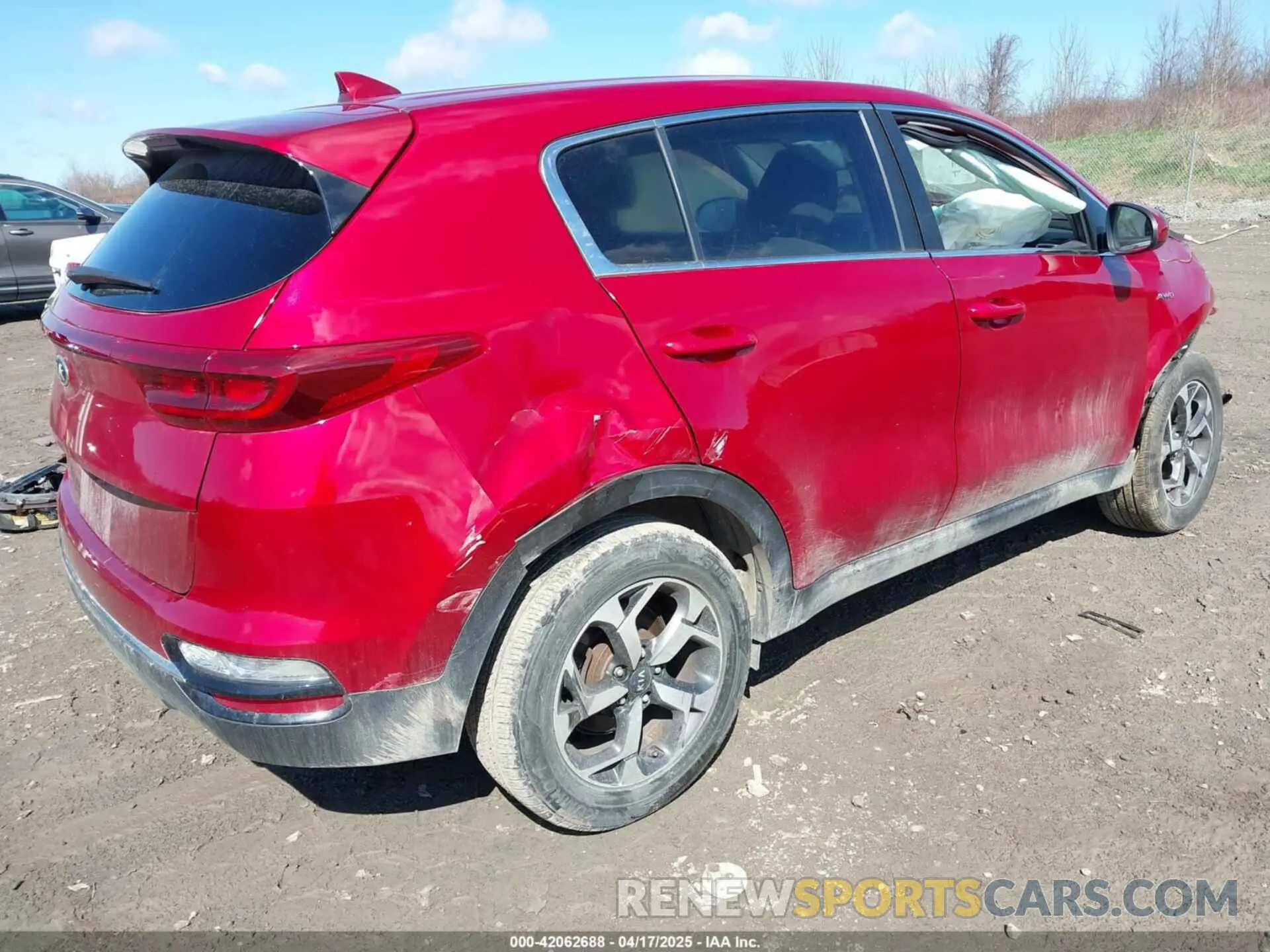 4 Photograph of a damaged car KNDPMCAC9N7010389 KIA SPORTAGE 2022
