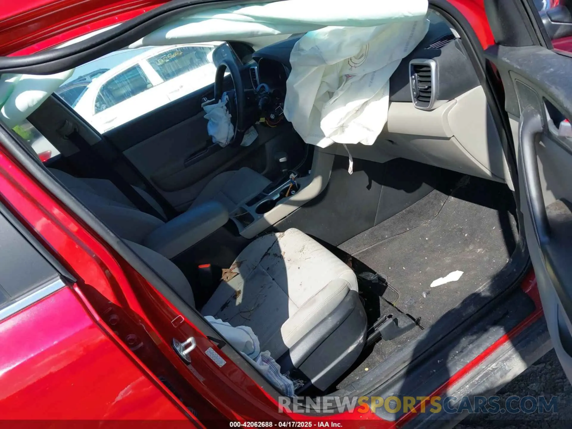 5 Photograph of a damaged car KNDPMCAC9N7010389 KIA SPORTAGE 2022